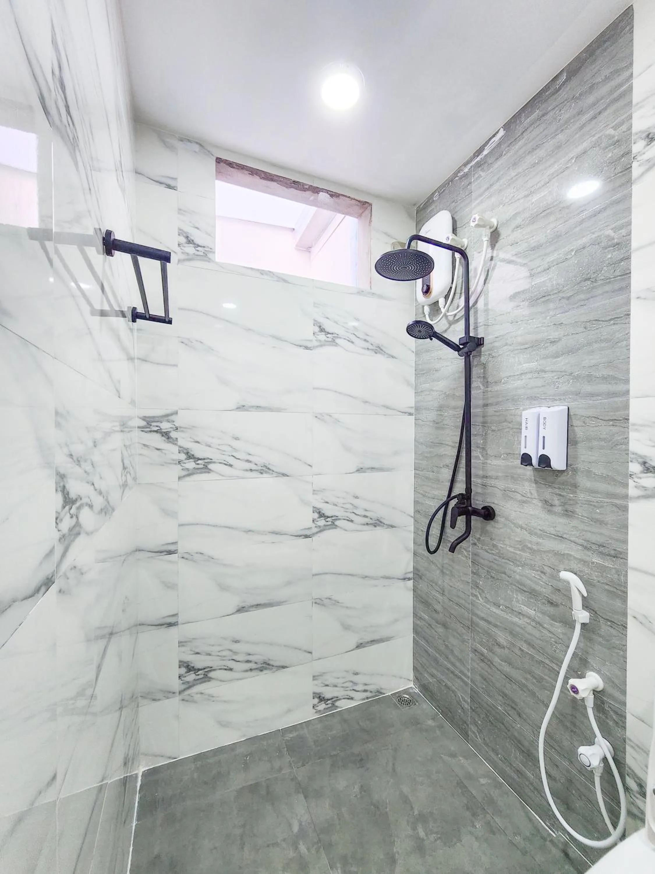 Shower in Raalhu Fonu Maldives