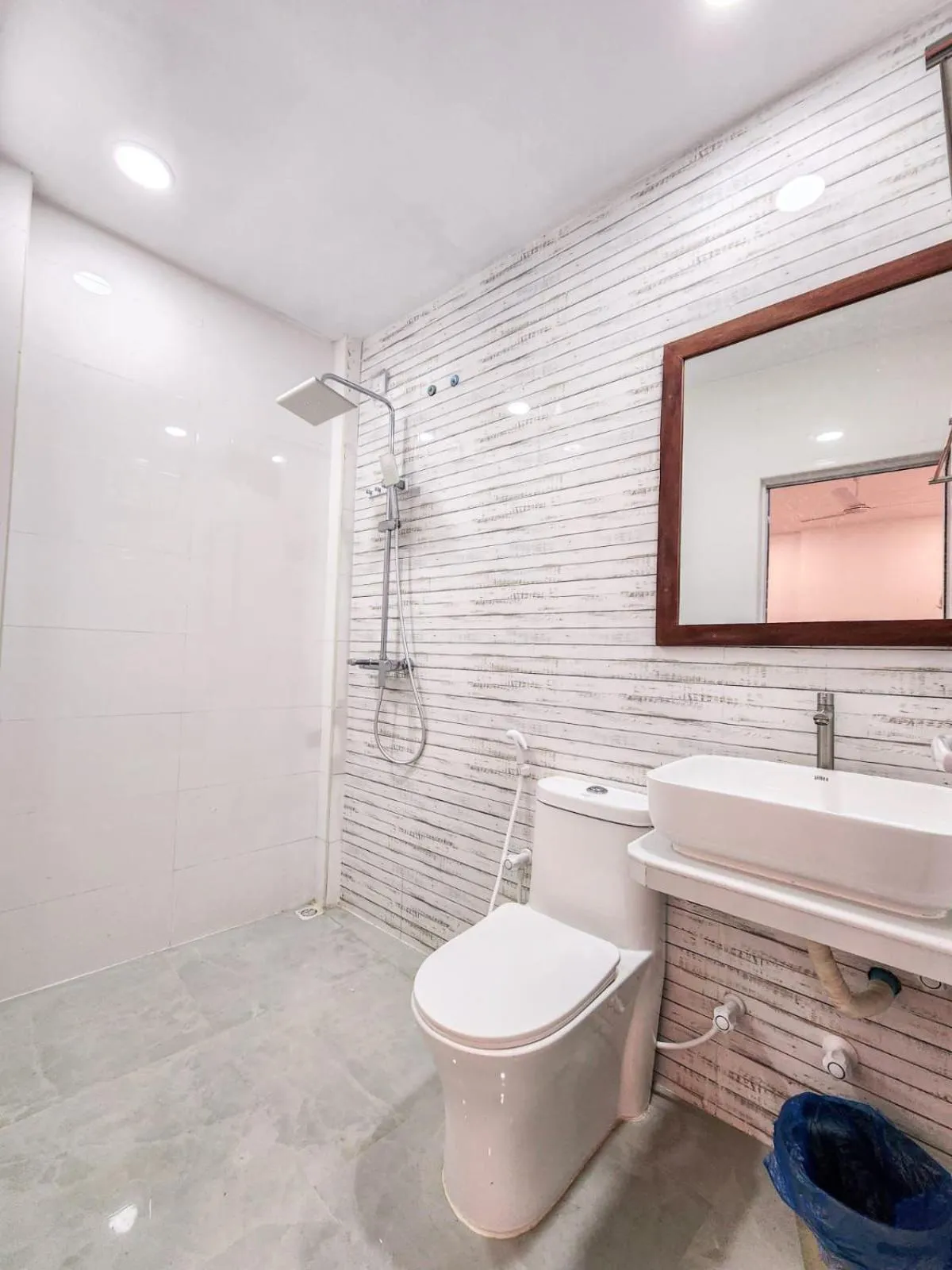 Shower in Raalhu Fonu Maldives