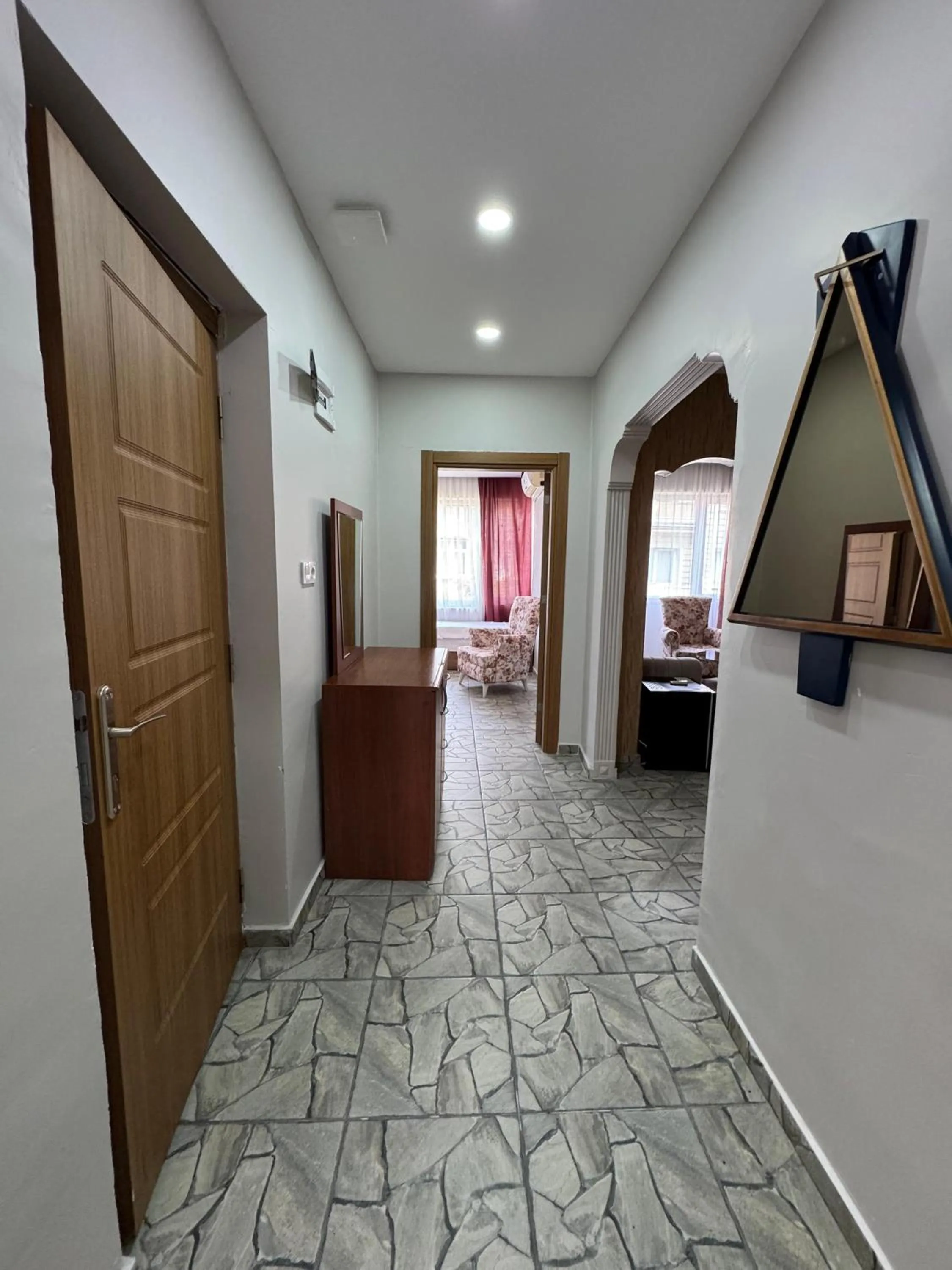 Communal lounge/ TV room in beyzade apart hotel