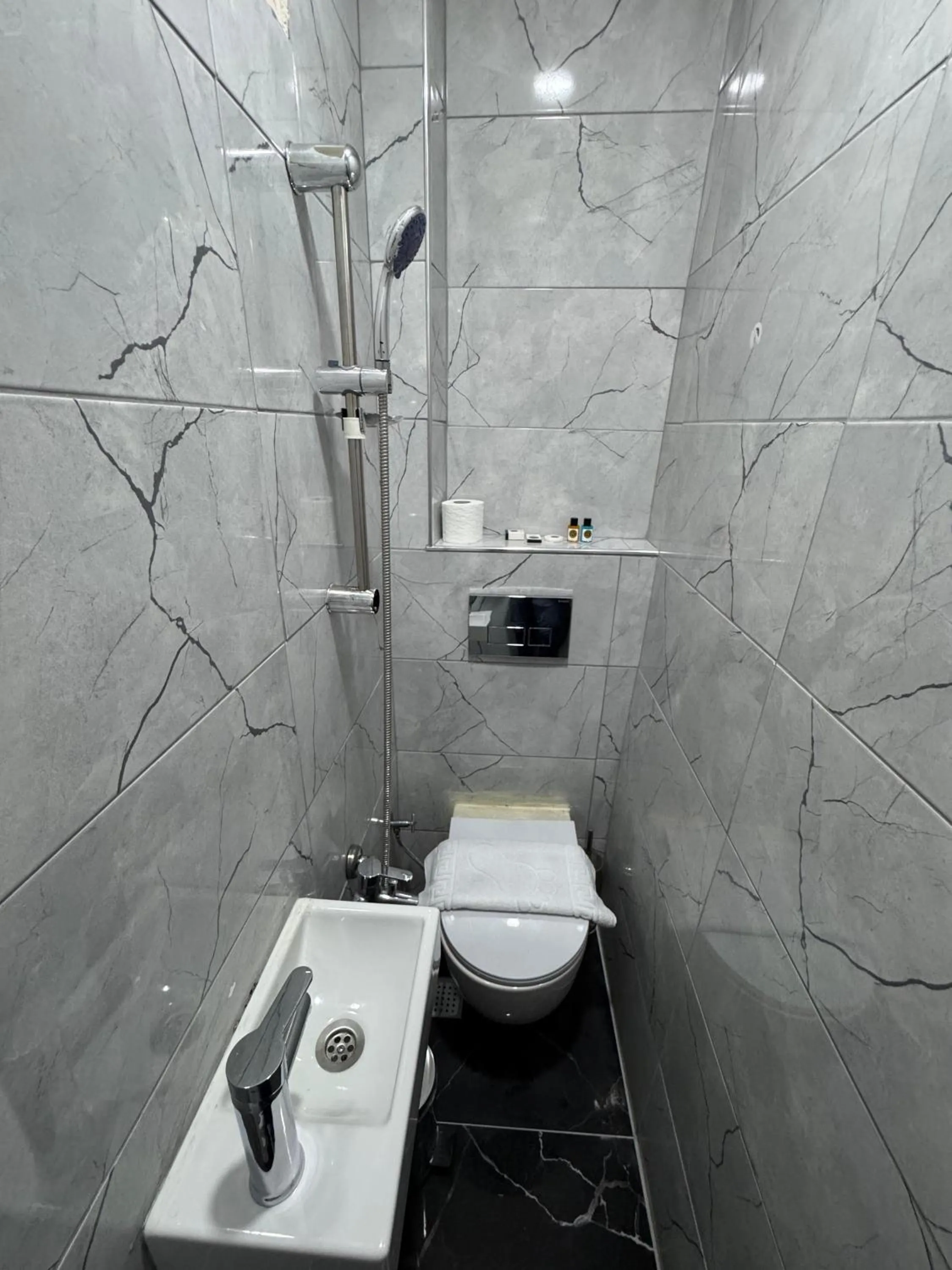 Toilet in beyzade apart hotel