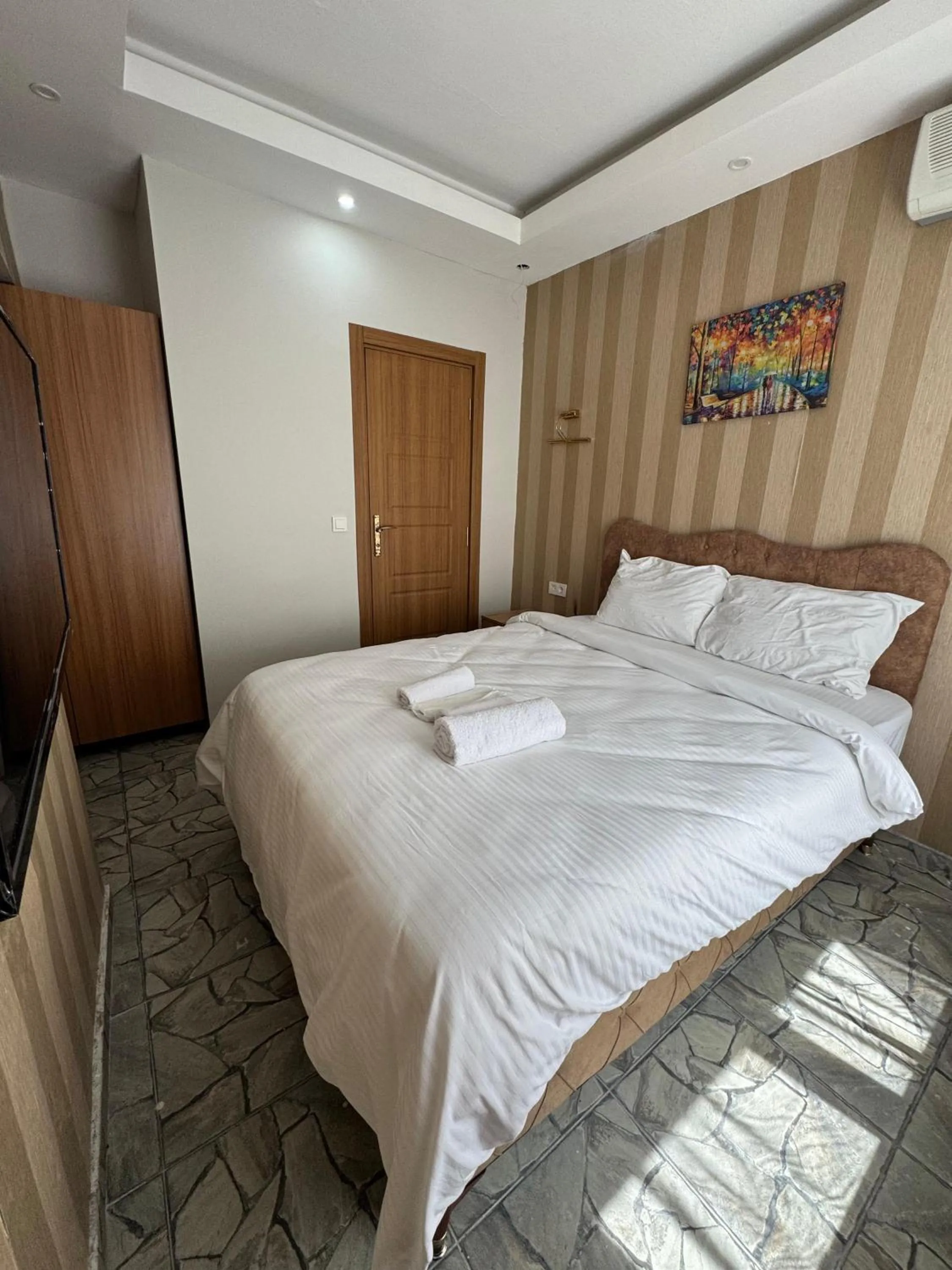 Photo of the whole room, Bed in beyzade apart hotel
