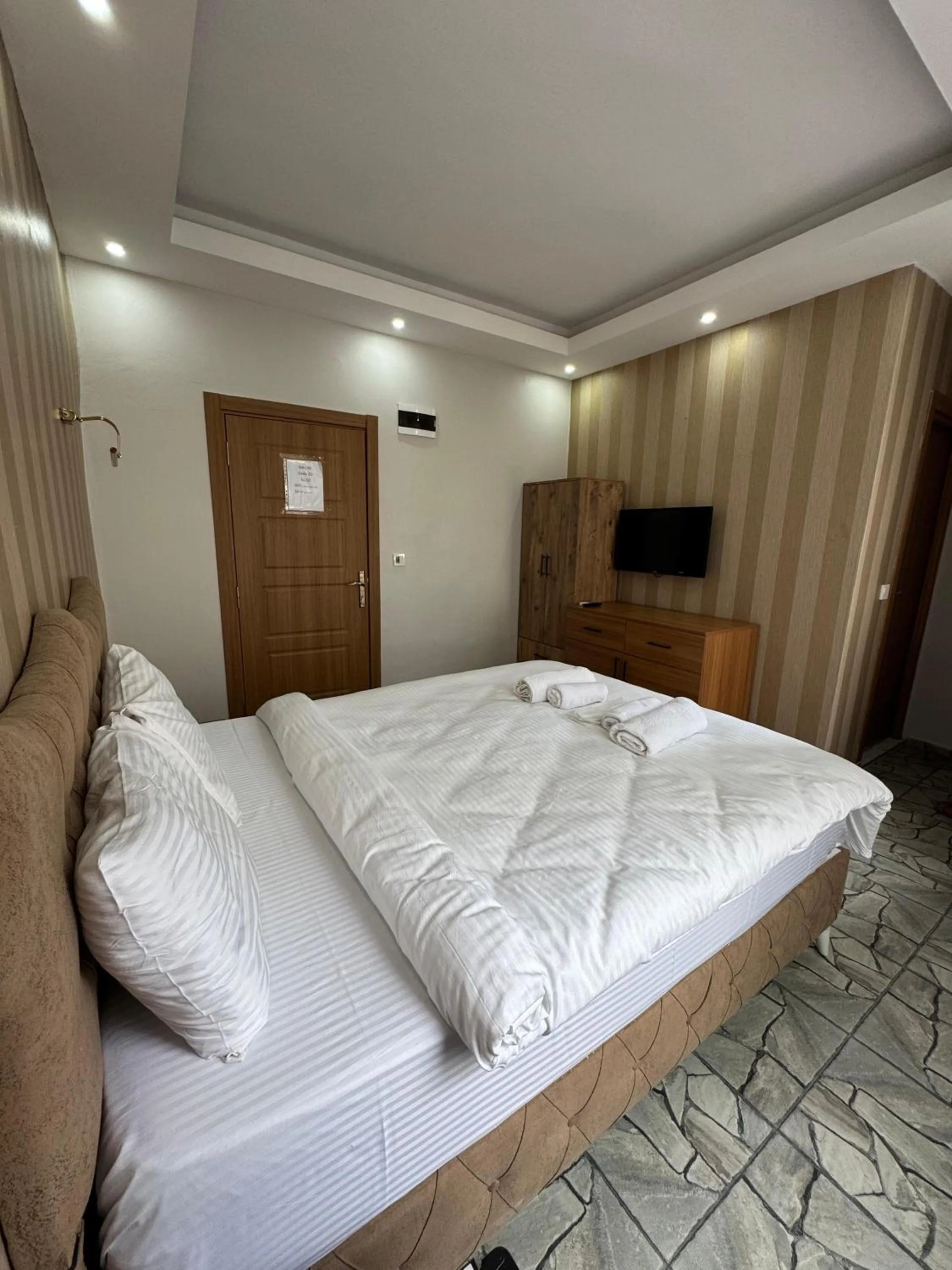 Photo of the whole room, Bed in beyzade apart hotel