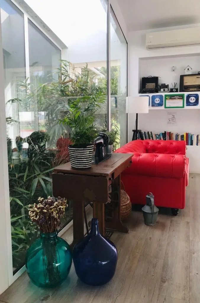 Communal lounge/ TV room in Pe no Monte