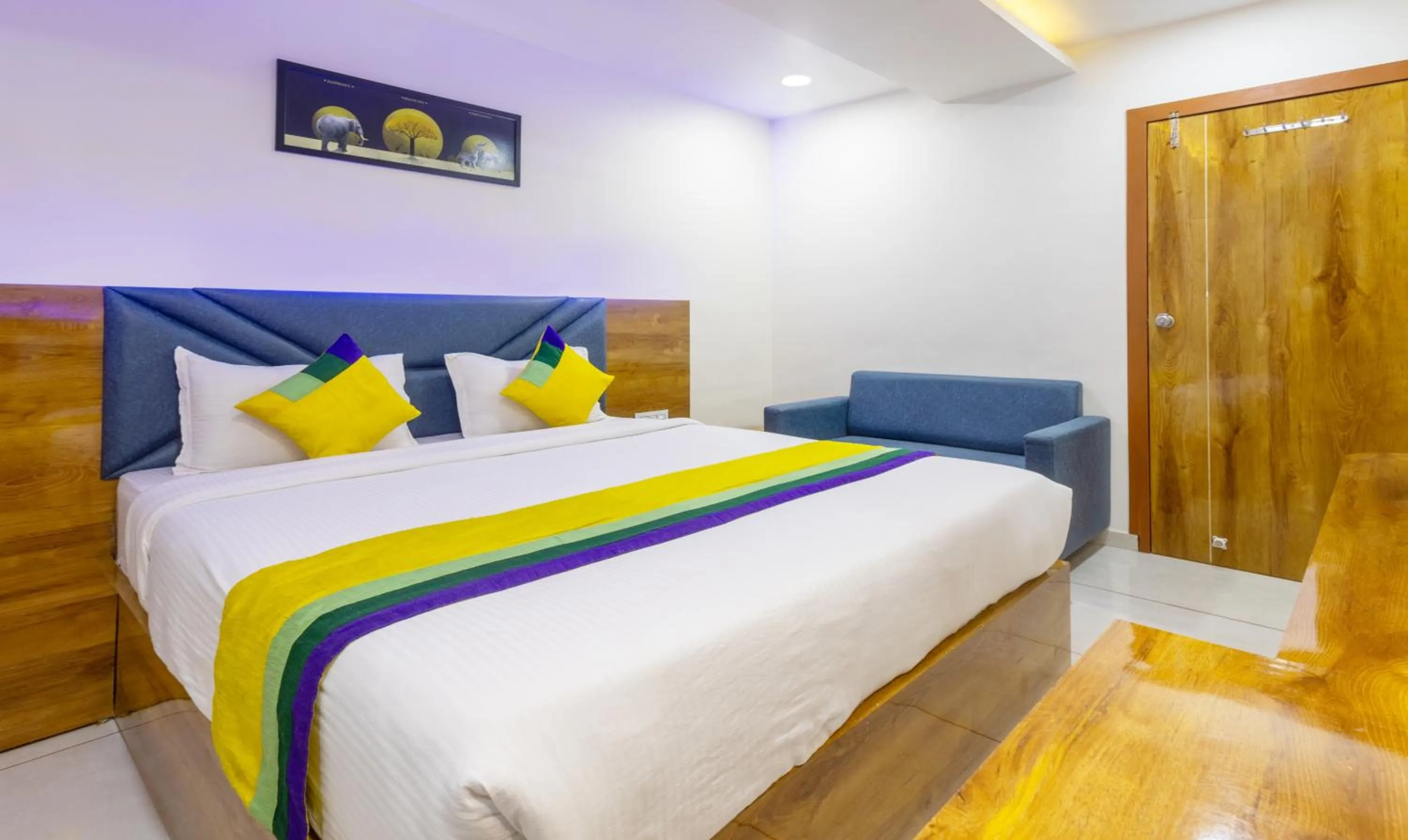 Bedroom, Bed in Itsy Hotels Signature, Nehru Nagar