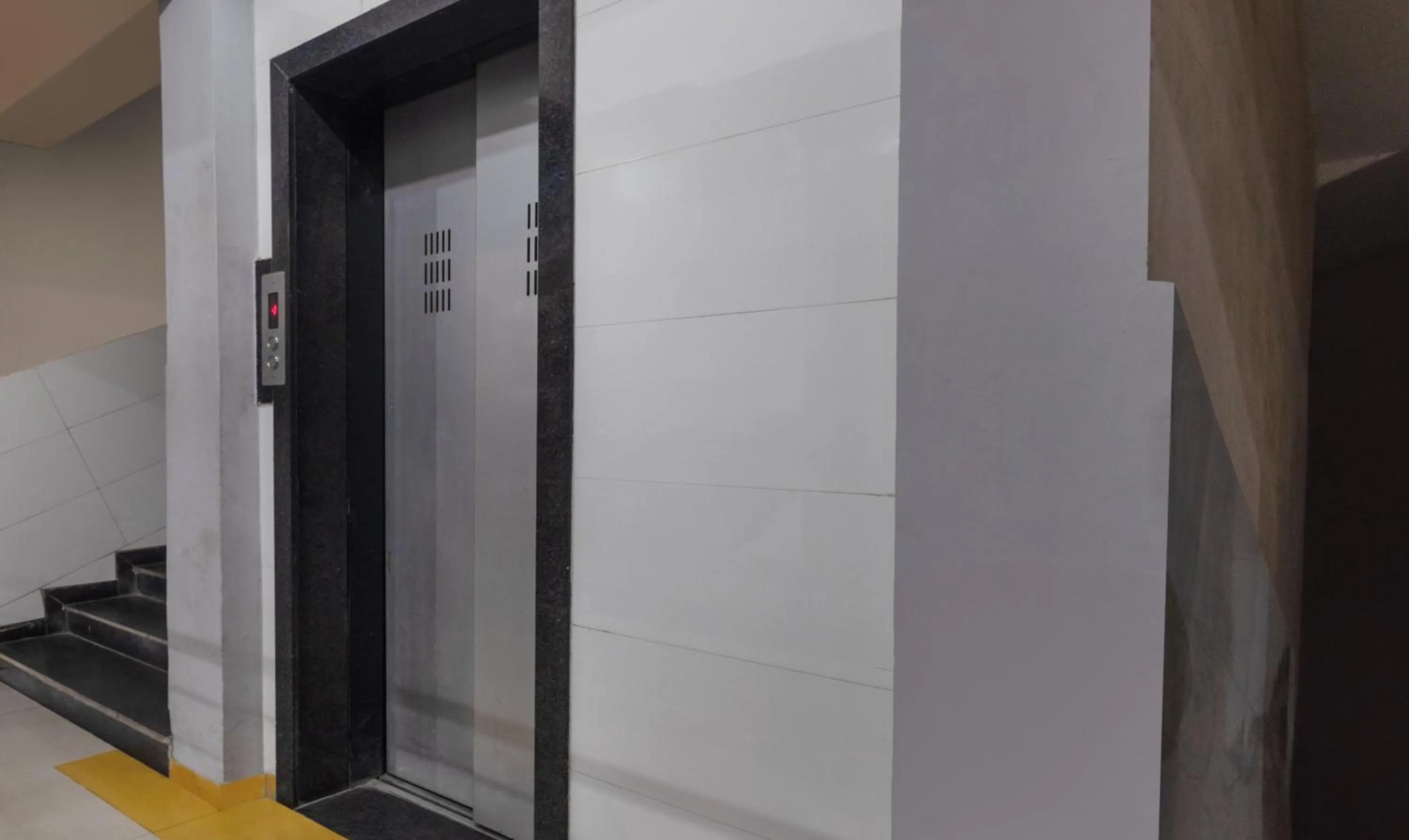 elevator in Itsy Hotels Signature, Nehru Nagar