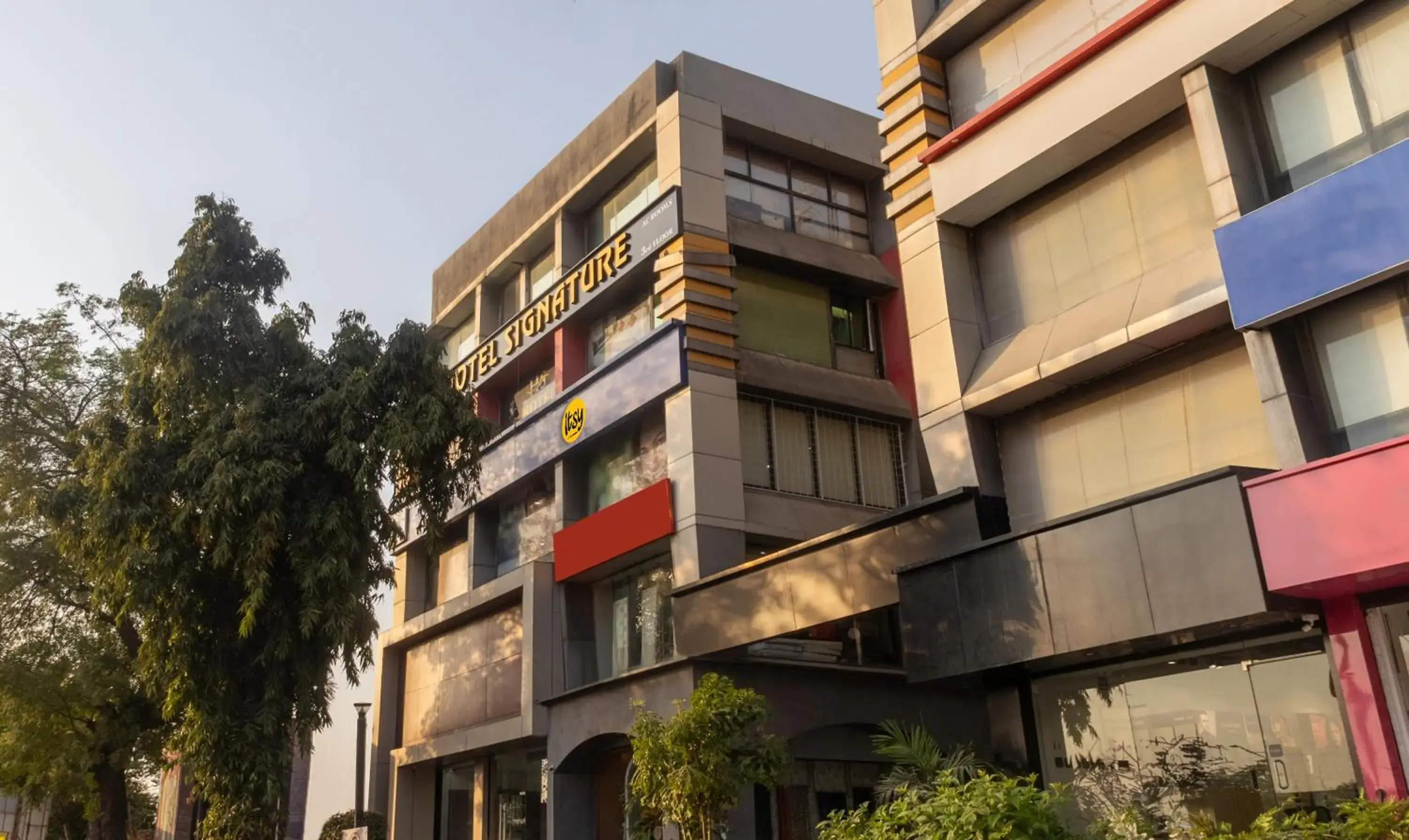 Facade/entrance in Itsy Hotels Signature, Nehru Nagar Facade/entrance in Itsy Hotels Signature, Nehru Nagar