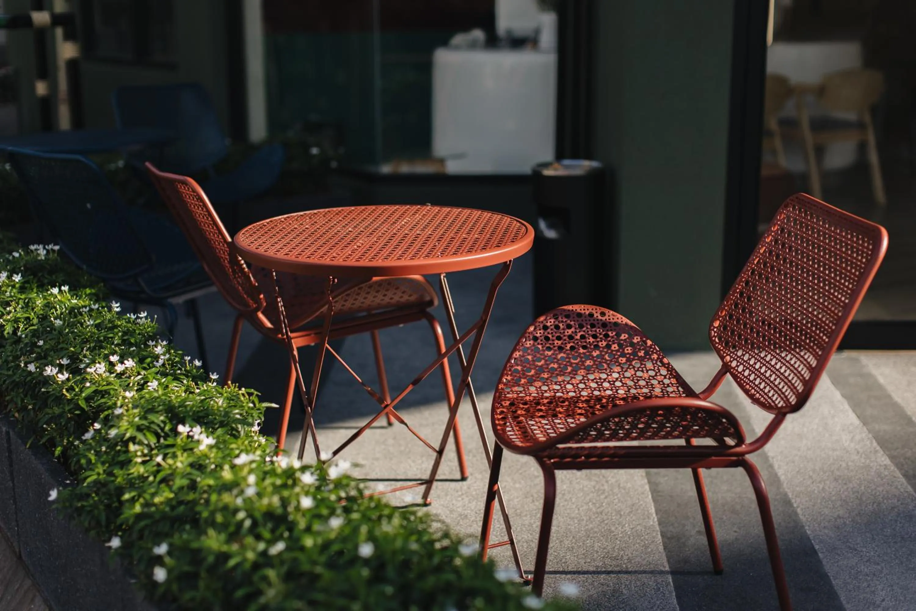 Seating area in MO Hotel Bangkok