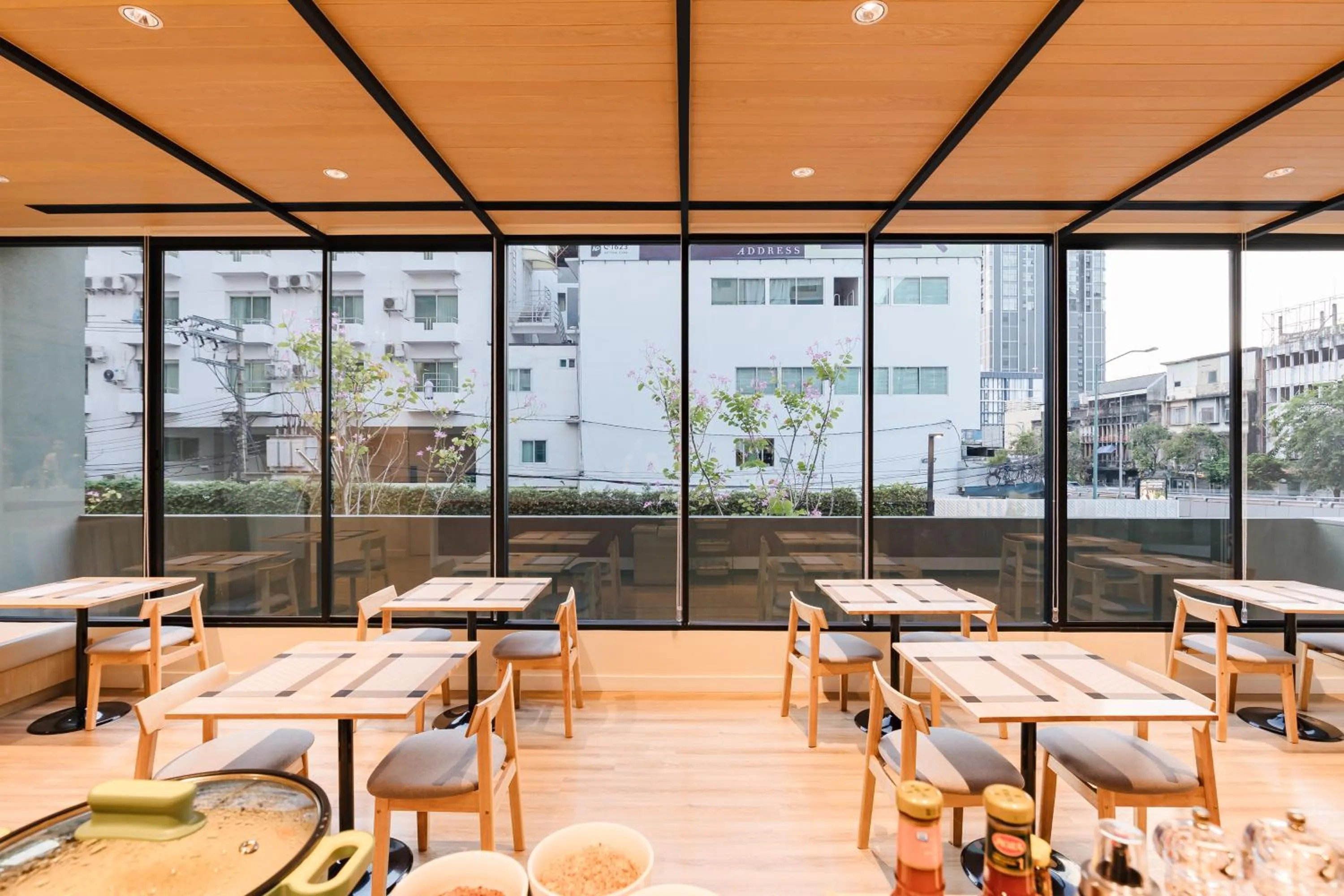 Restaurant/places to eat in MO Hotel Bangkok