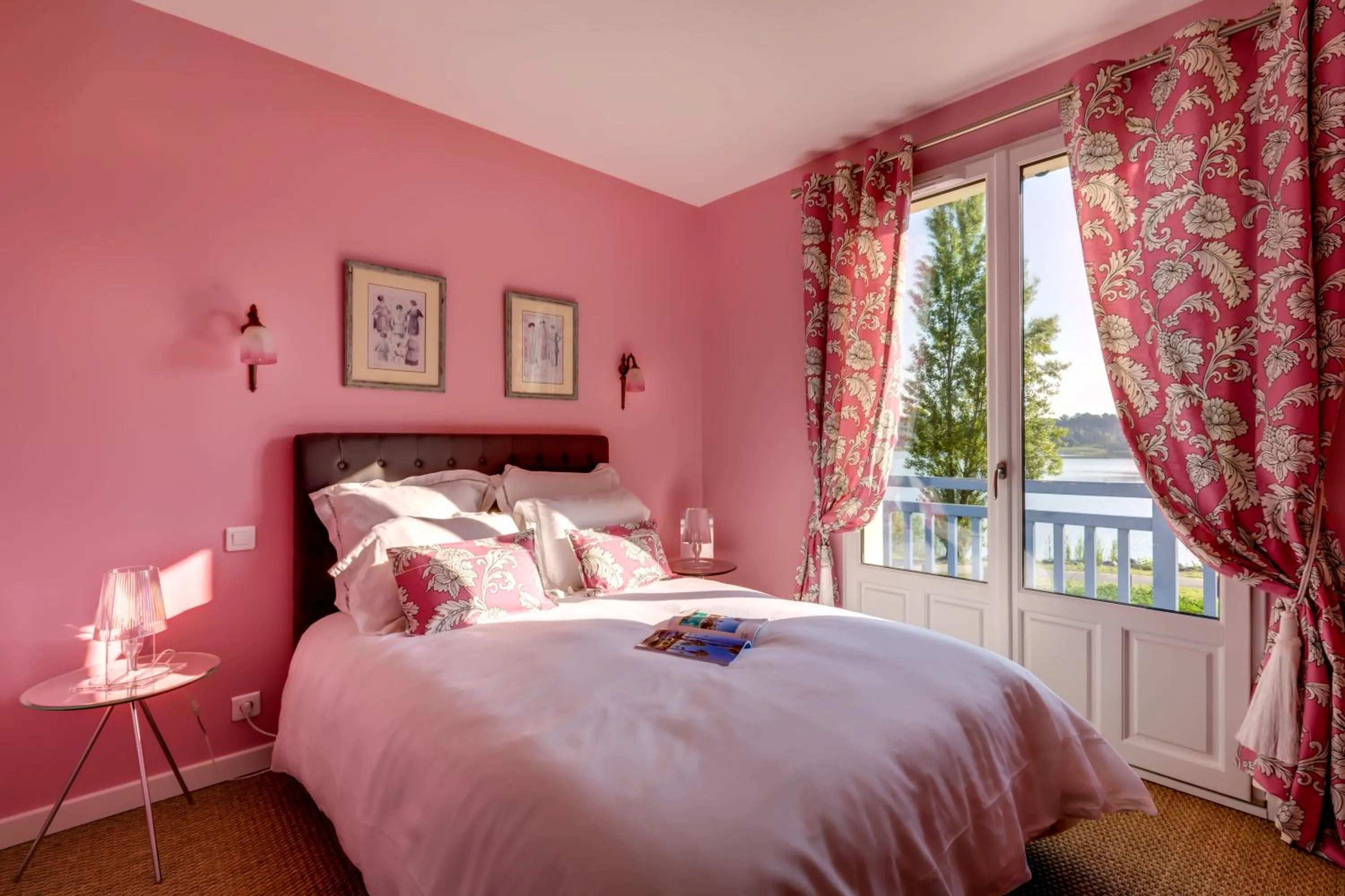 Day, Bed in Les Eaux qui Rient