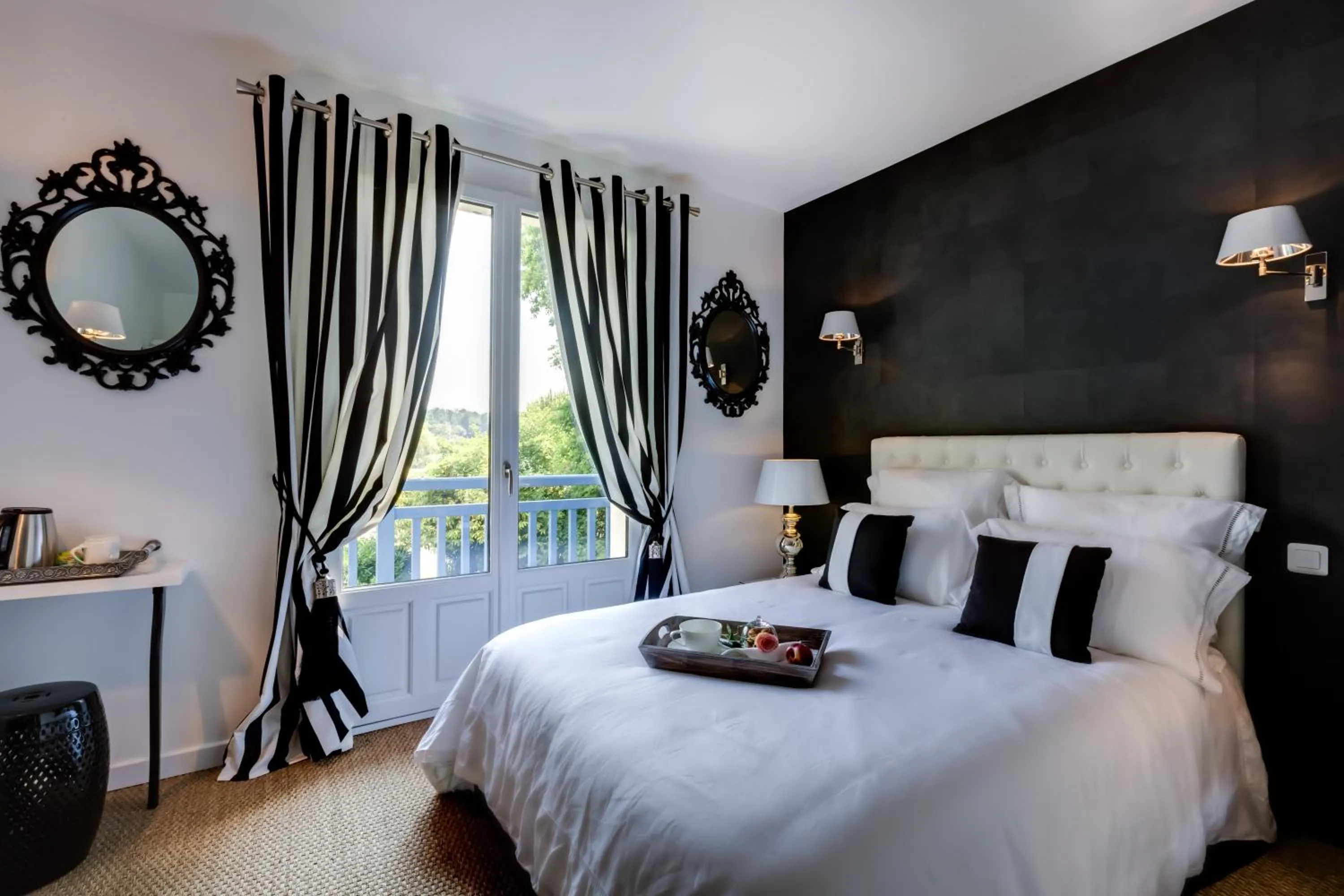 Day, Bed in Les Eaux qui Rient