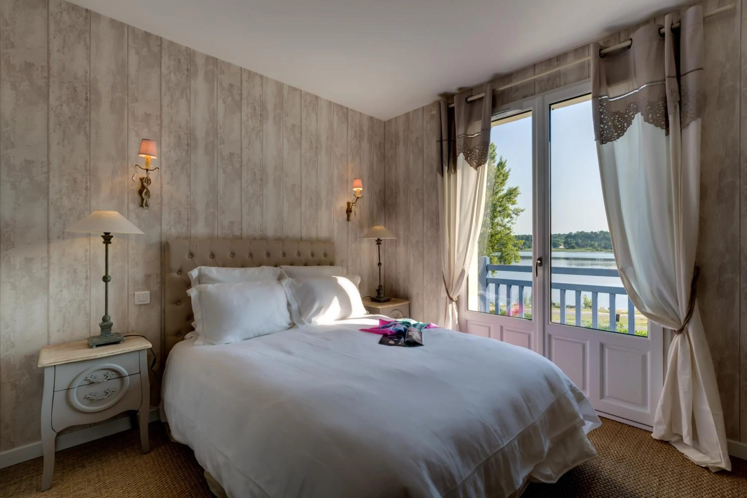 Day, Bed in Les Eaux qui Rient