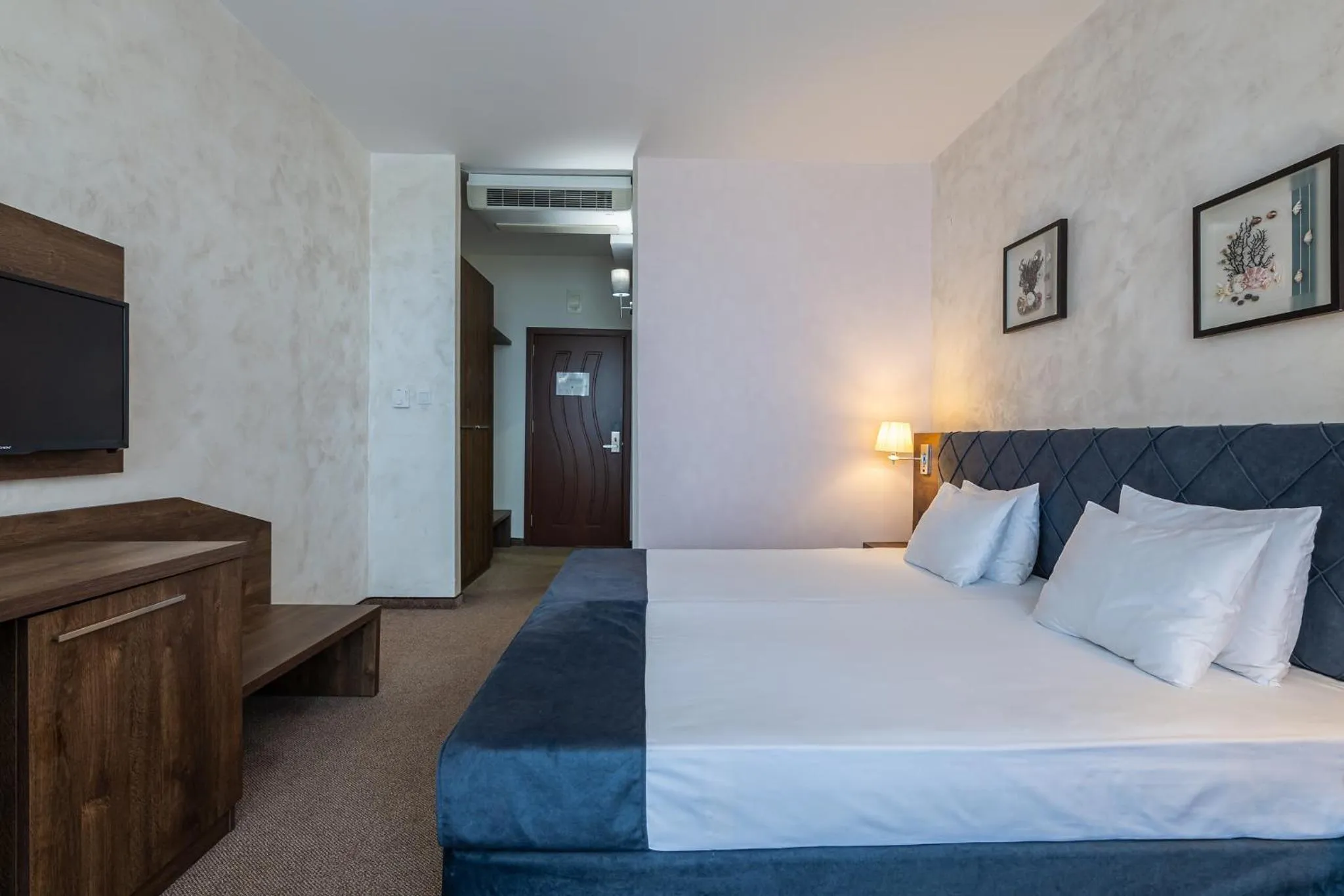 Photo of the whole room, Bed in Flamingo Beach Hotel