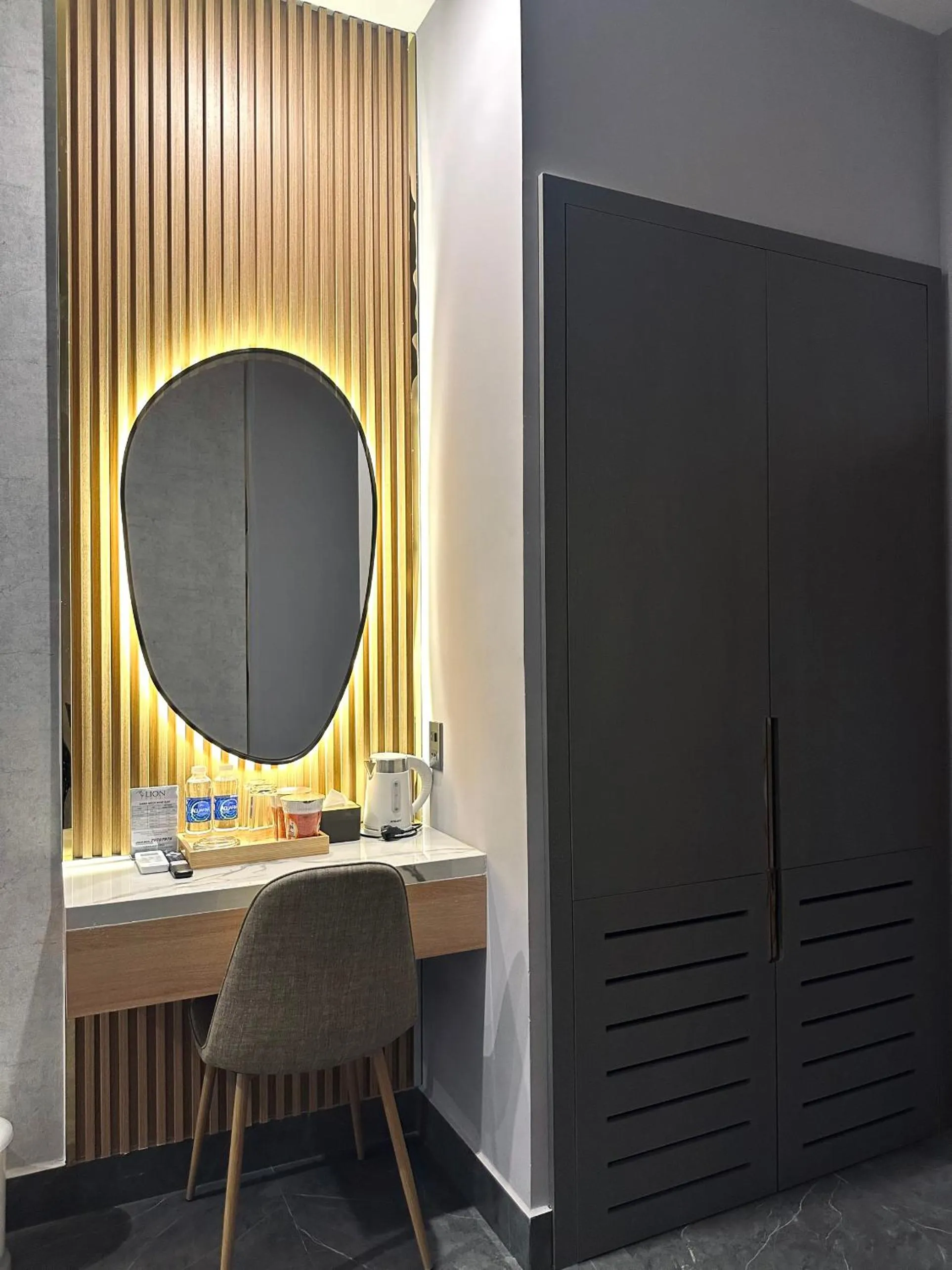 hair dresser in LION 9 HOTEL