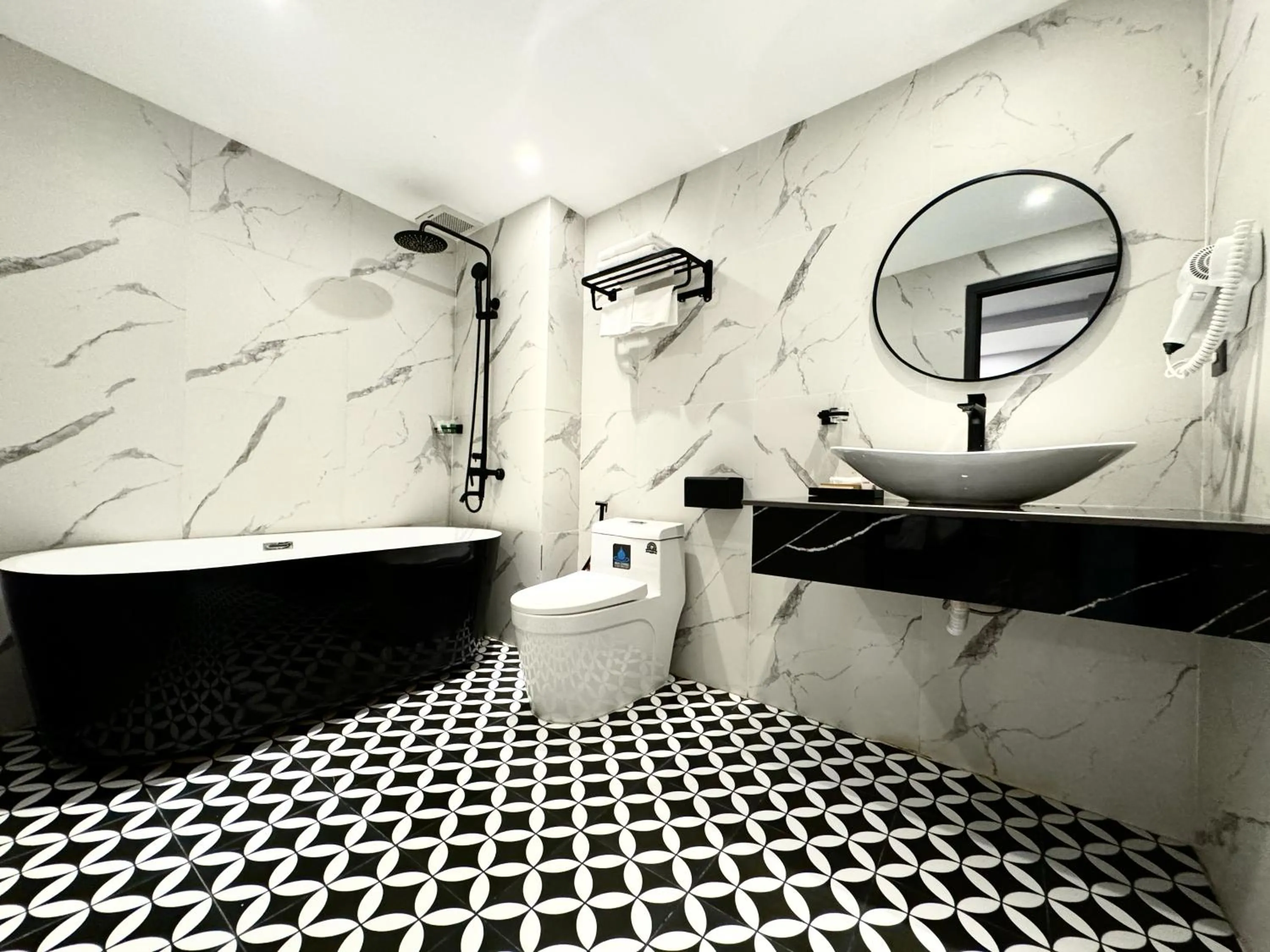 Shower in LION 9 HOTEL