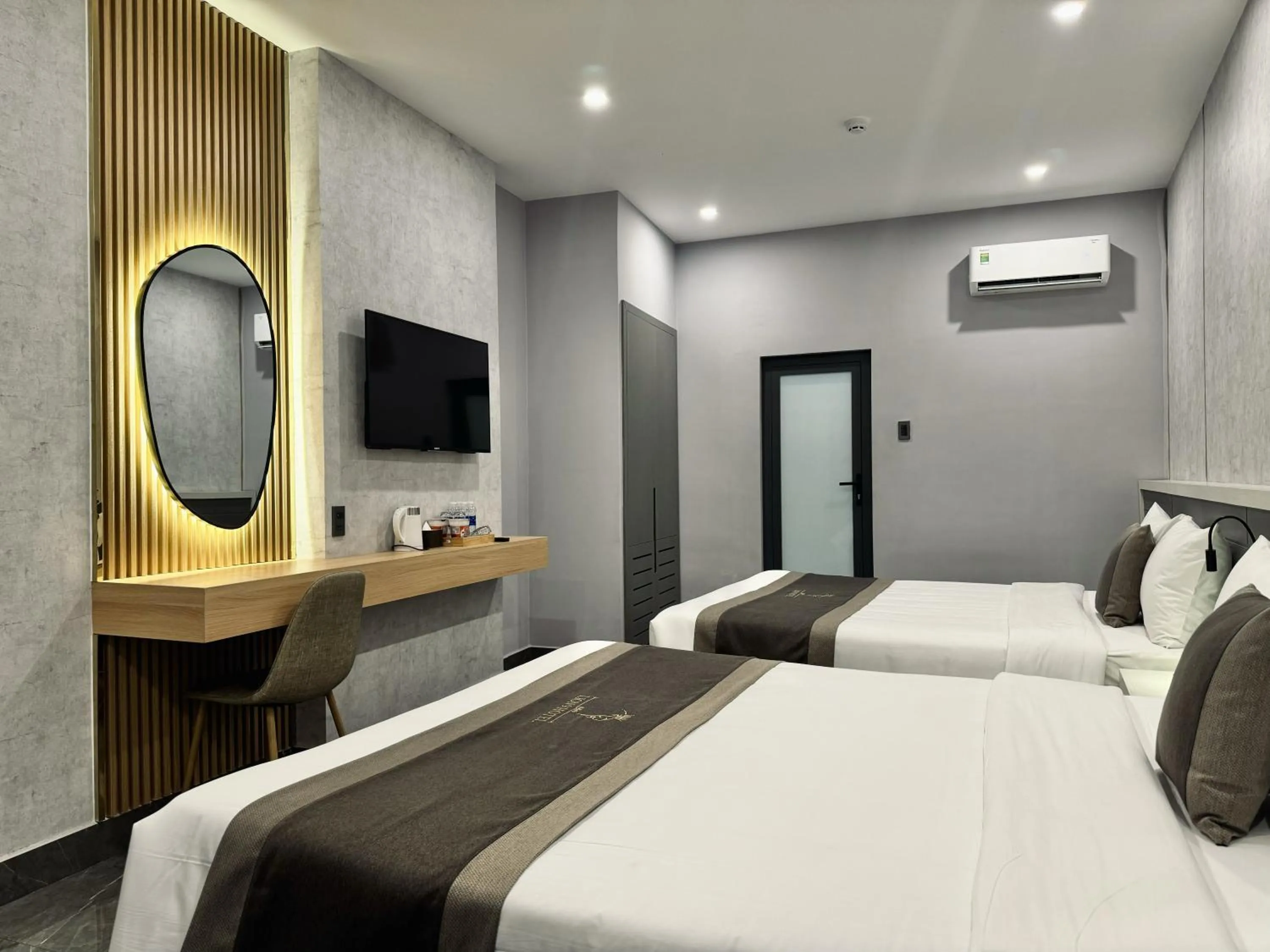 Communal lounge/ TV room, Bed in LION 9 HOTEL