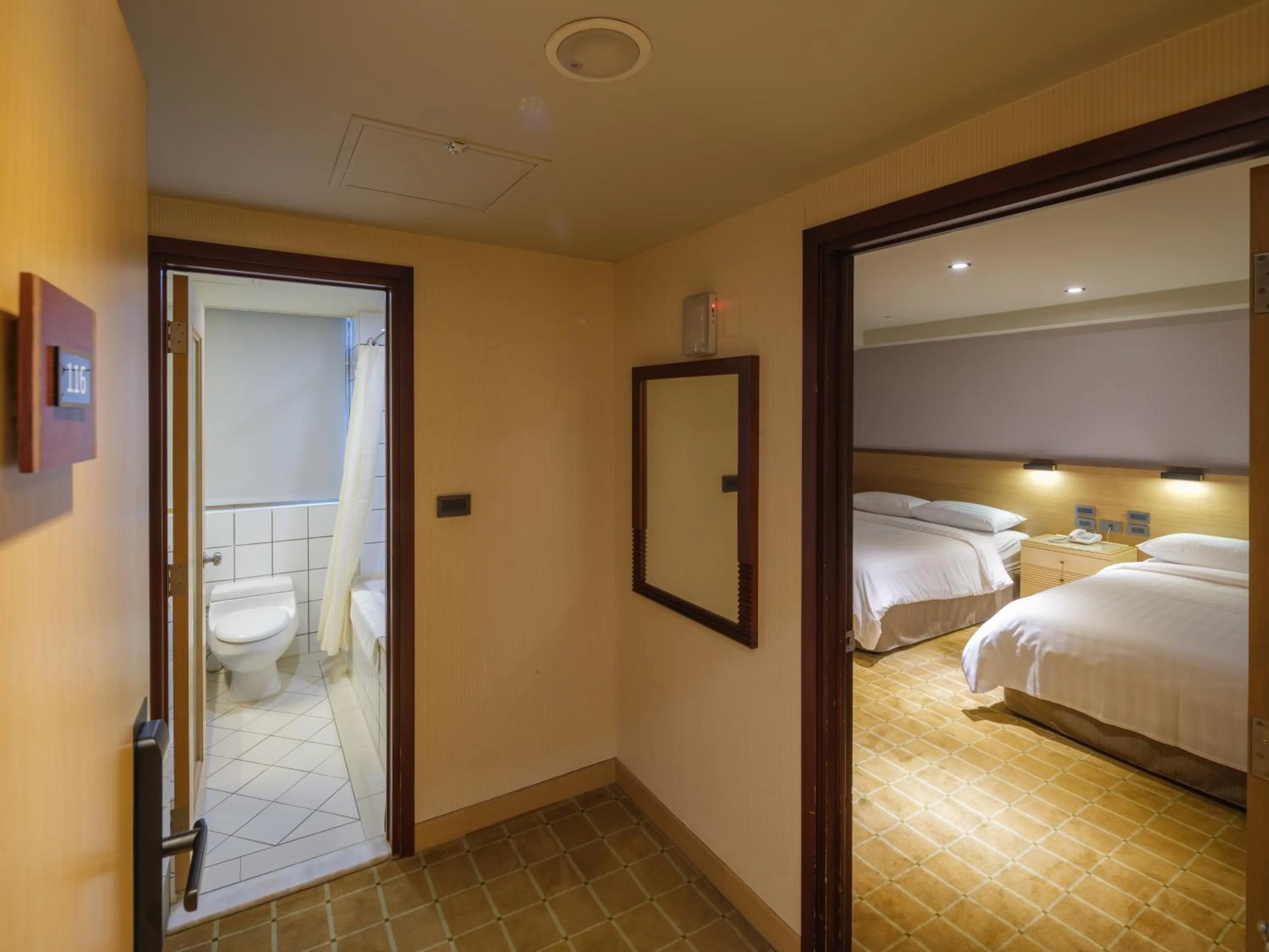 Photo of the whole room, Bed in Rich & Free Hotel - Fuzhong 富逸旅趣-板橋府中館