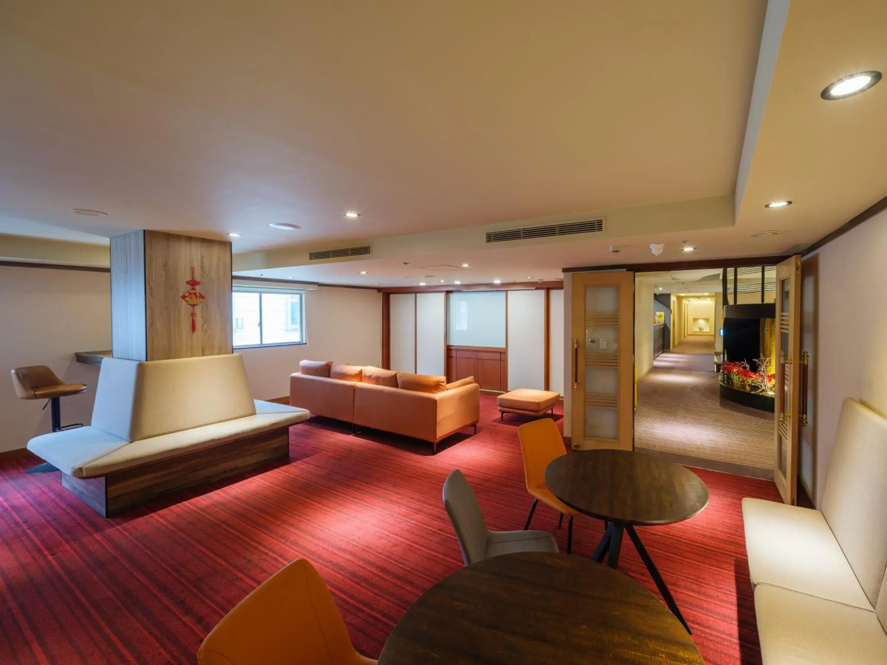 Living room, Bed in Rich & Free Hotel - Fuzhong 富逸旅趣-板橋府中館 Living room, Bed in Rich & Free Hotel - Fuzhong 富逸旅趣-板橋府中館