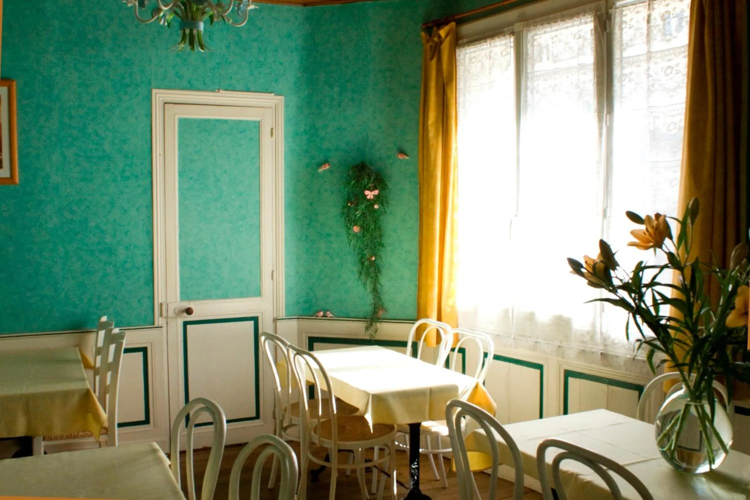 Restaurant/places to eat in Hôtel des Pyrénées