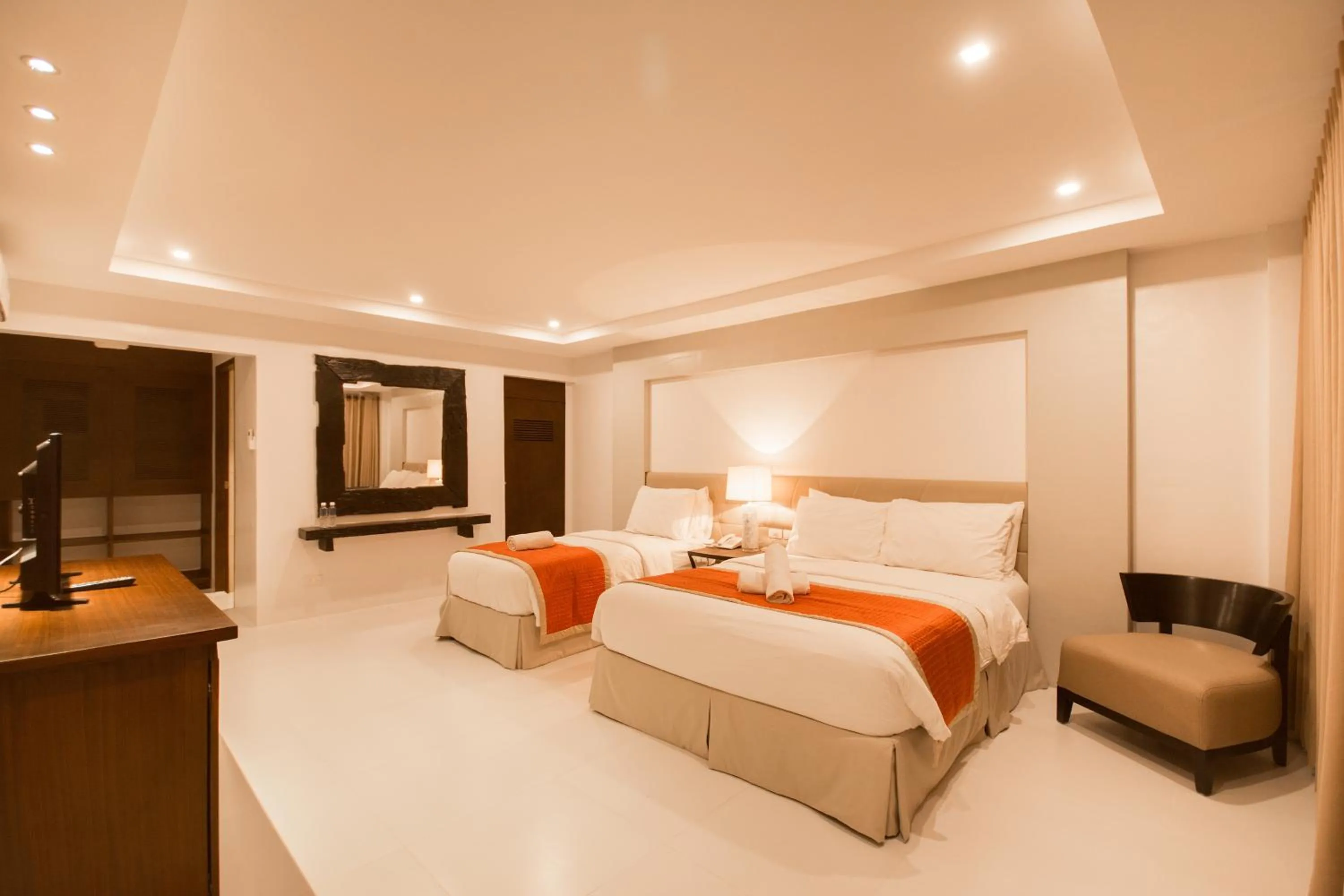 Bed in White House Beach Resort