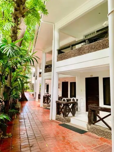 White House Beach Resort