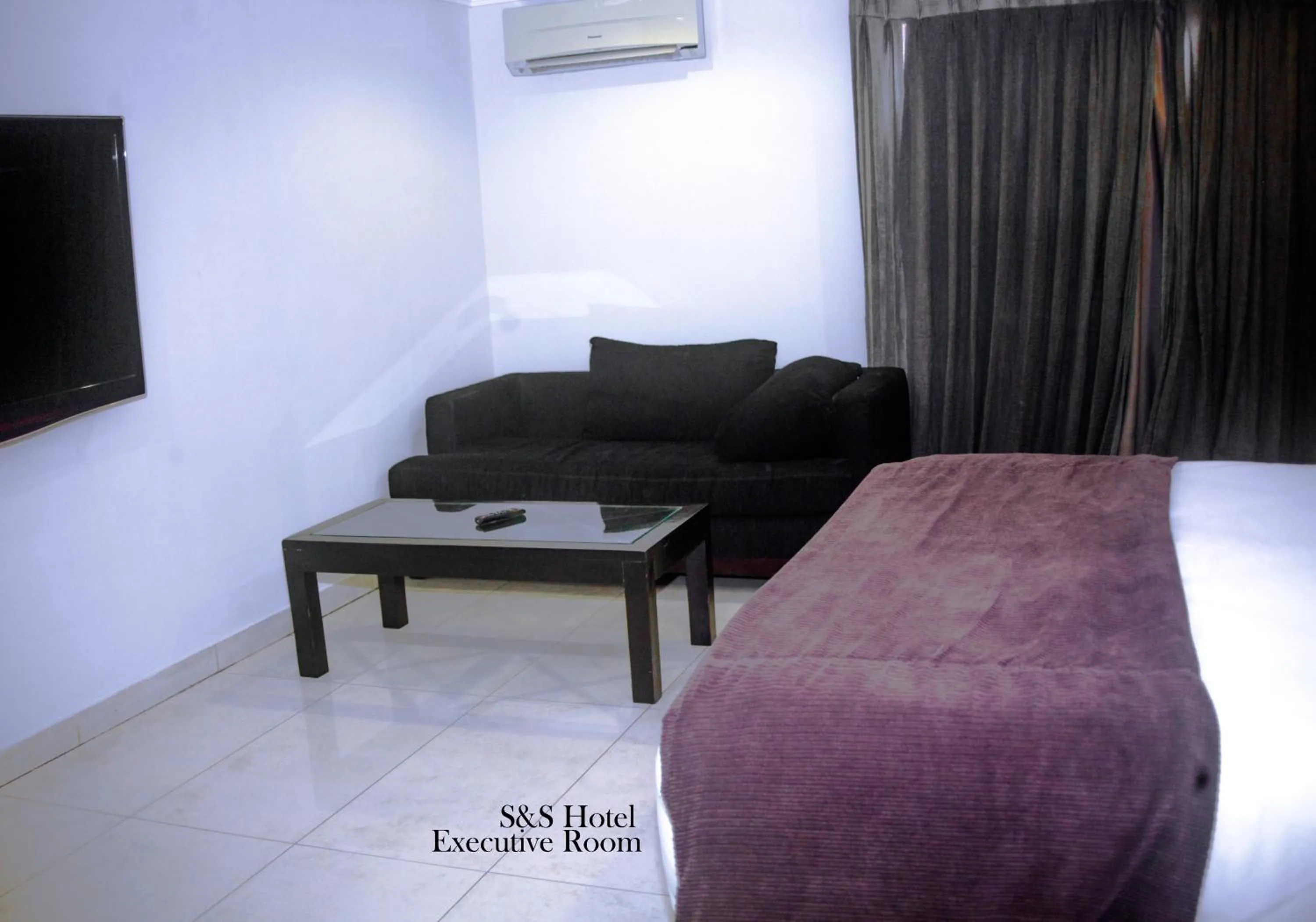 Bed in S & S Hotel & Suites