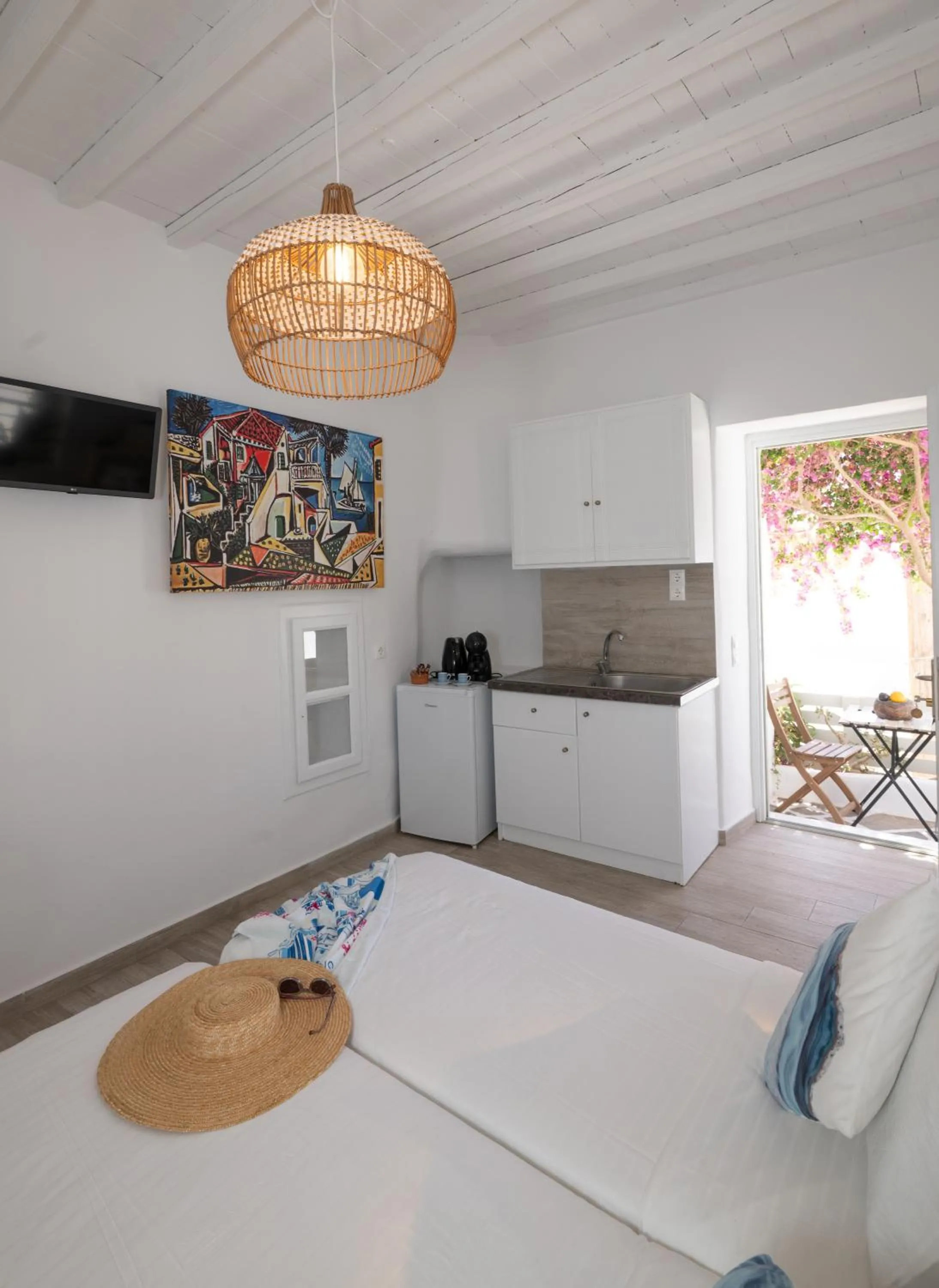 Kitchen or kitchenette, Bed in Eleanna's Mykonos