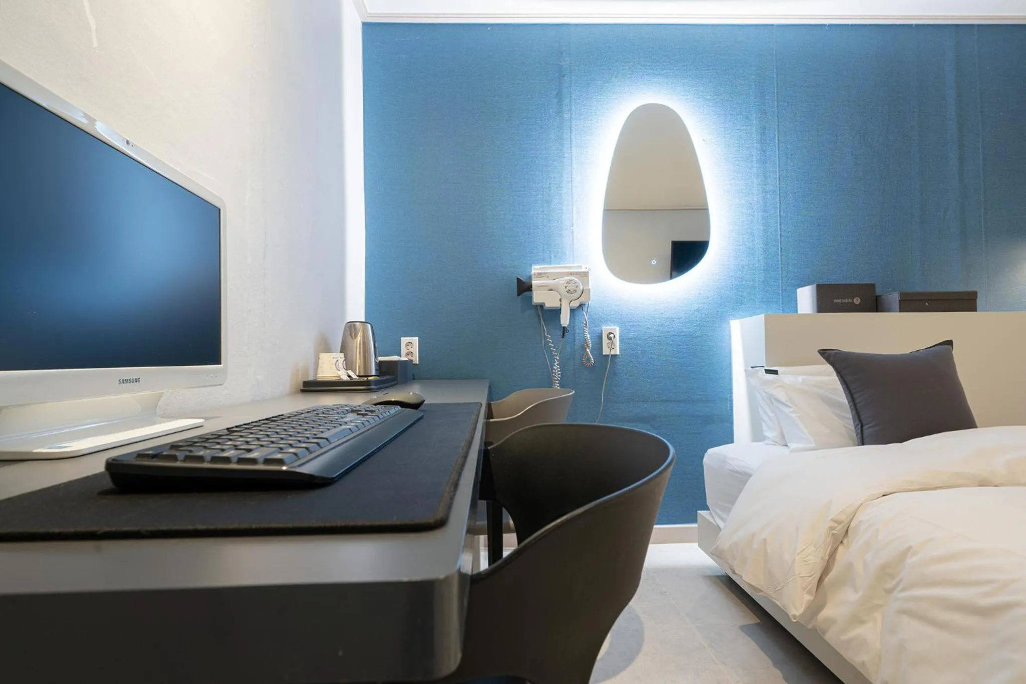 Seating area, Bed in Uiwang Nine Hotel