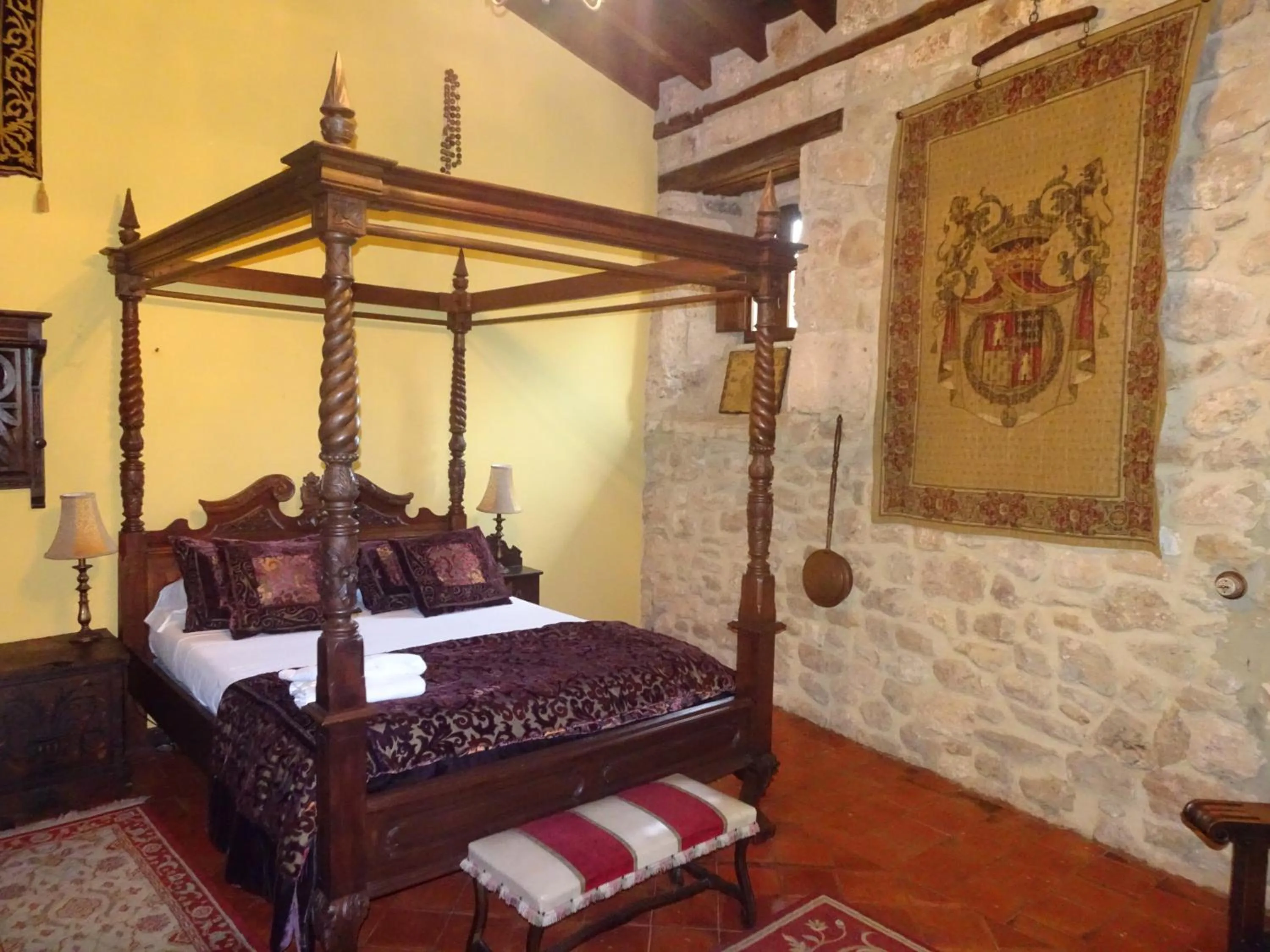 Photo of the whole room, Bed in LA CASONA DE ESCALADA