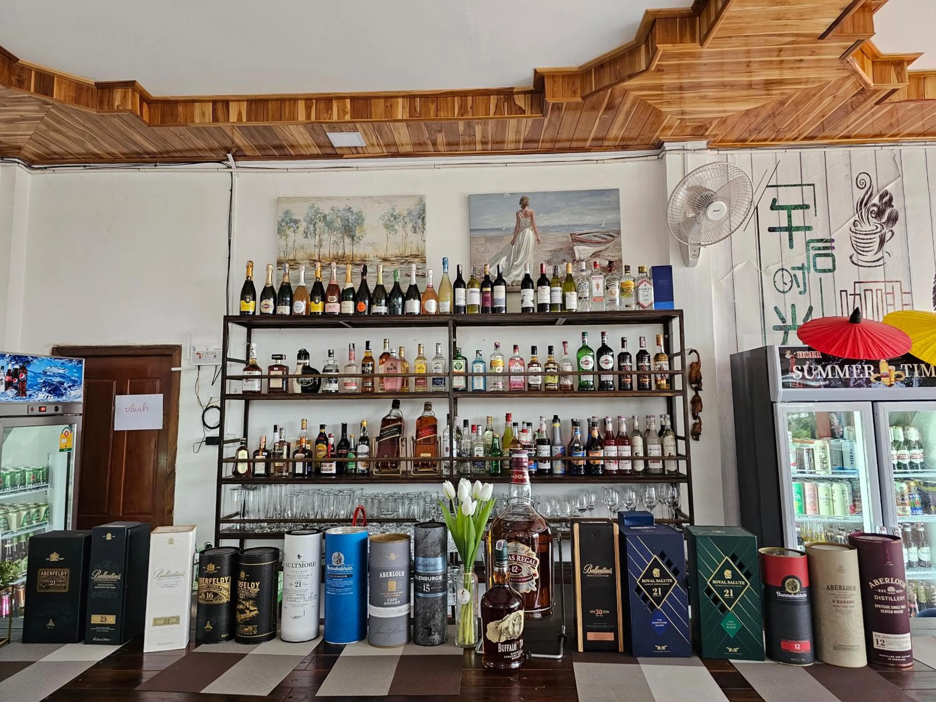 Restaurant/places to eat in Tulip Hotel