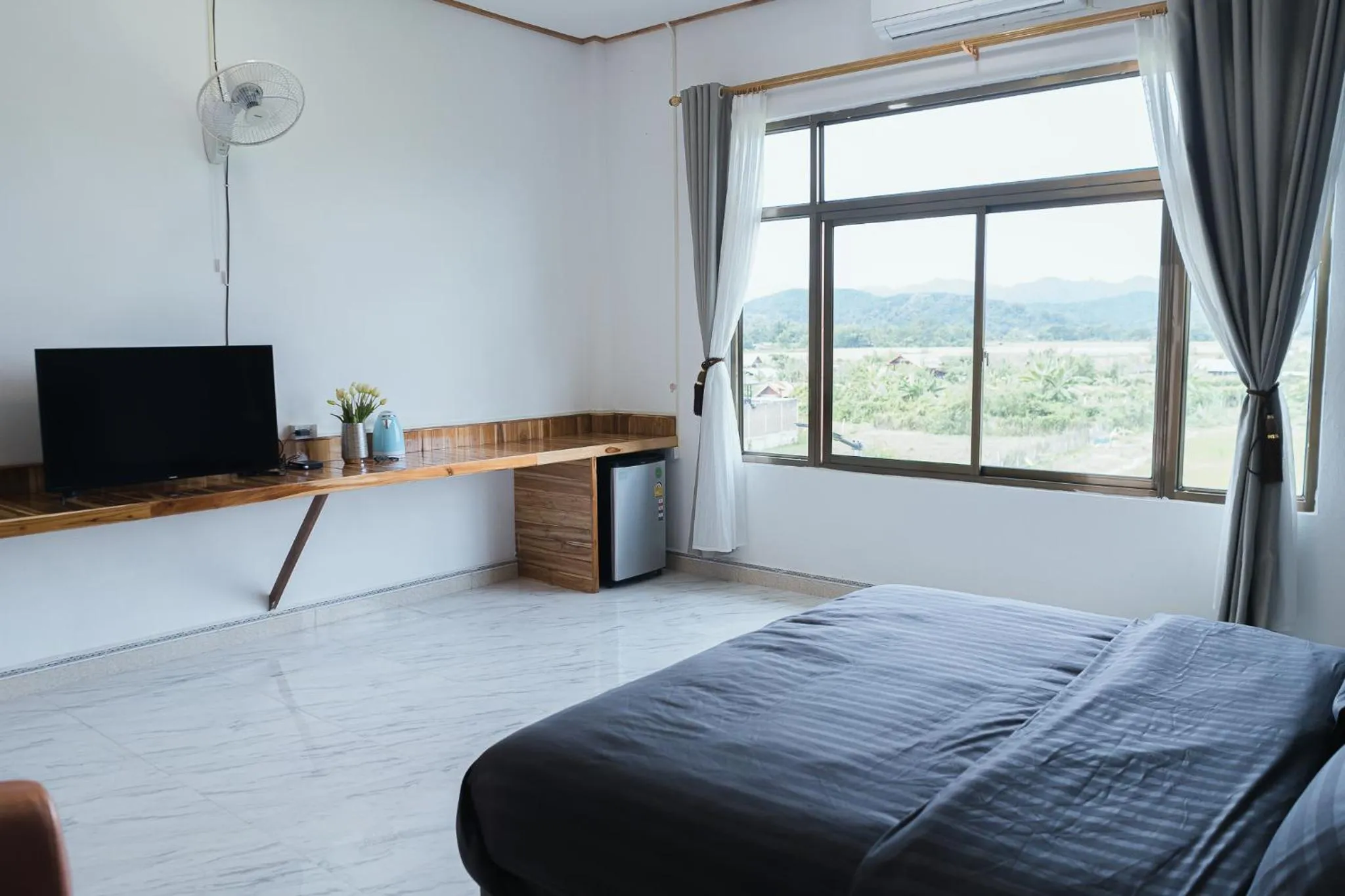 Bedroom, Bed in Tulip Hotel