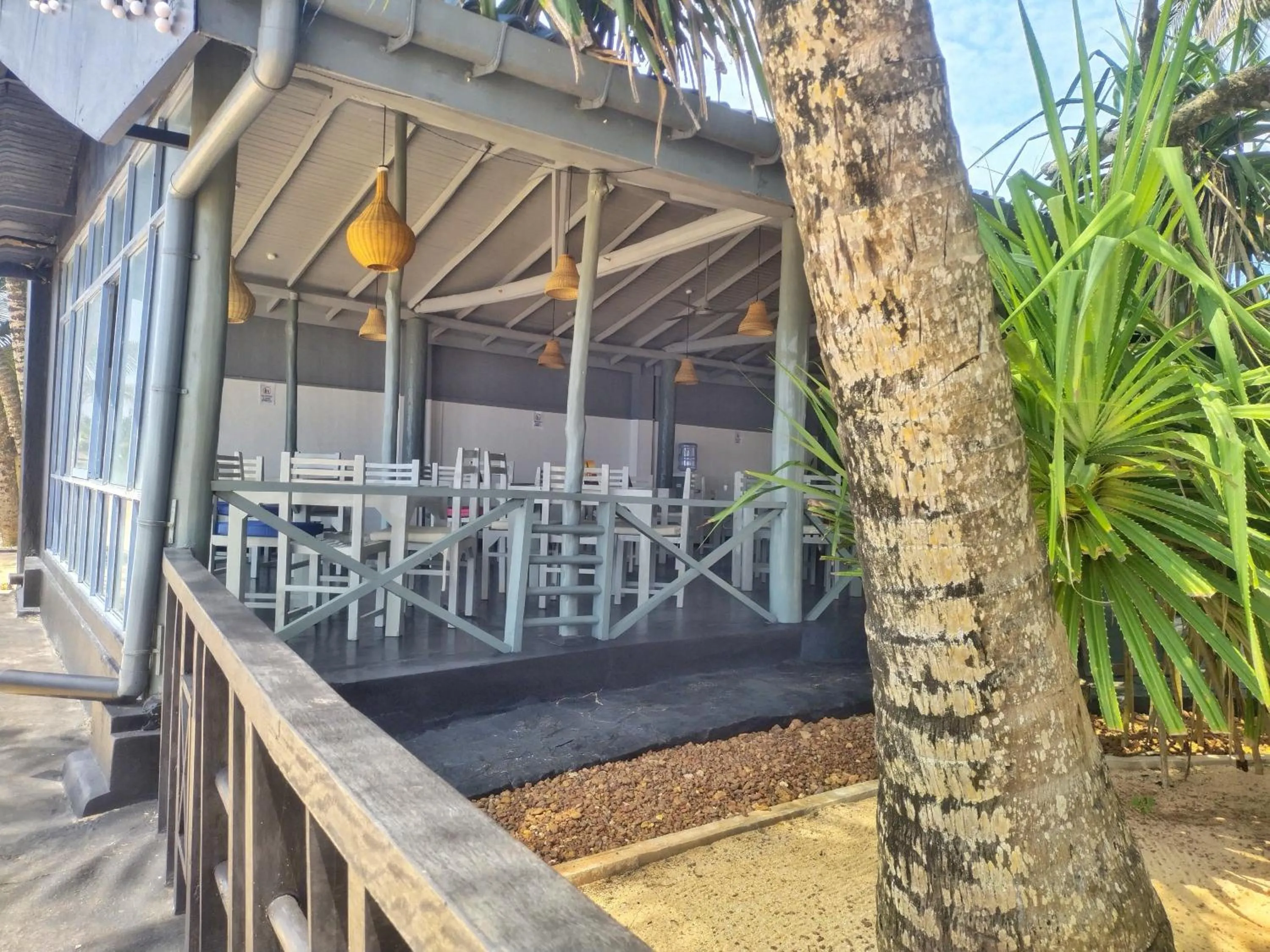 Restaurant/places to eat in DALAWELLA BEACH RESORT