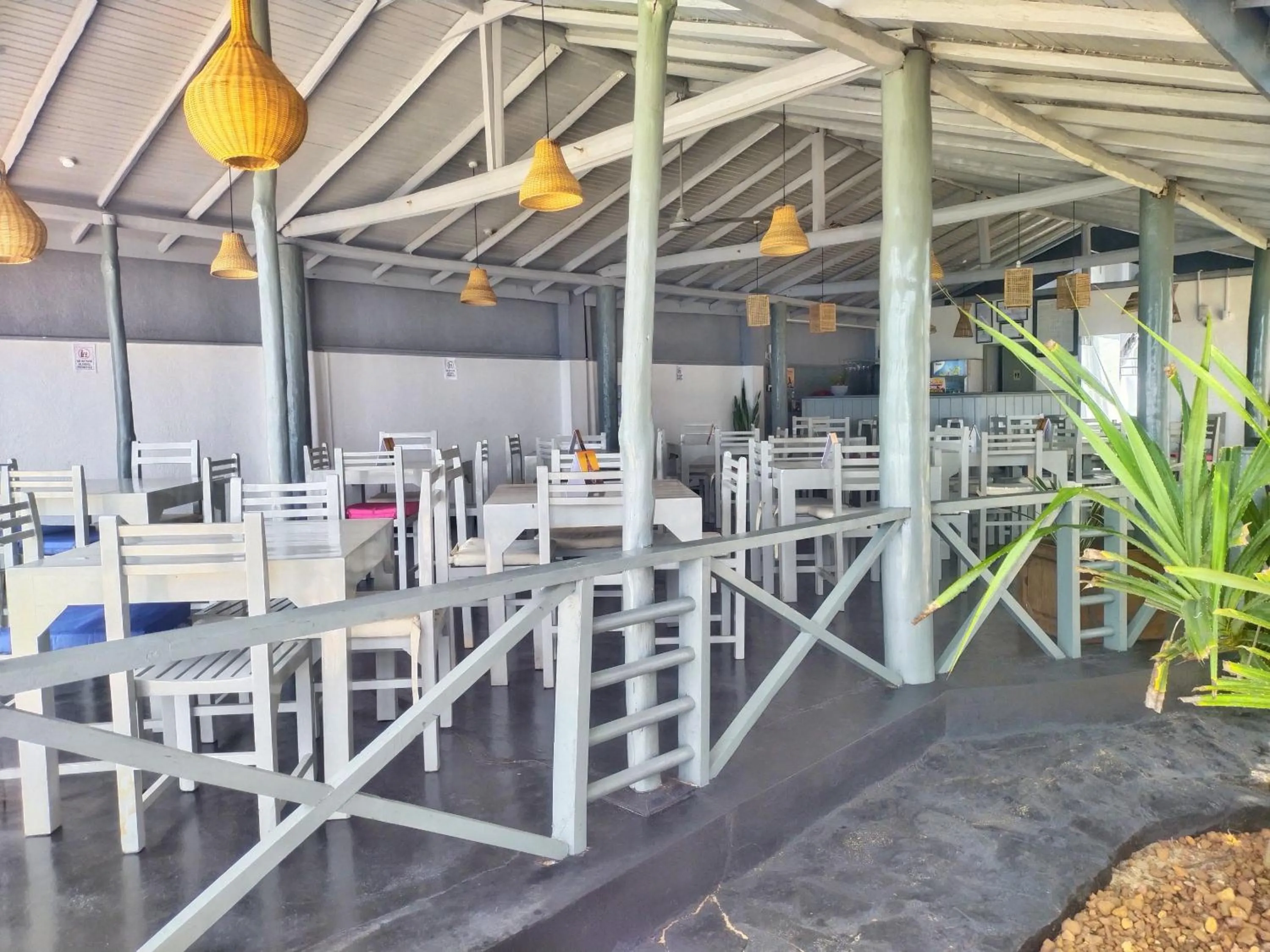 Restaurant/places to eat in DALAWELLA BEACH RESORT
