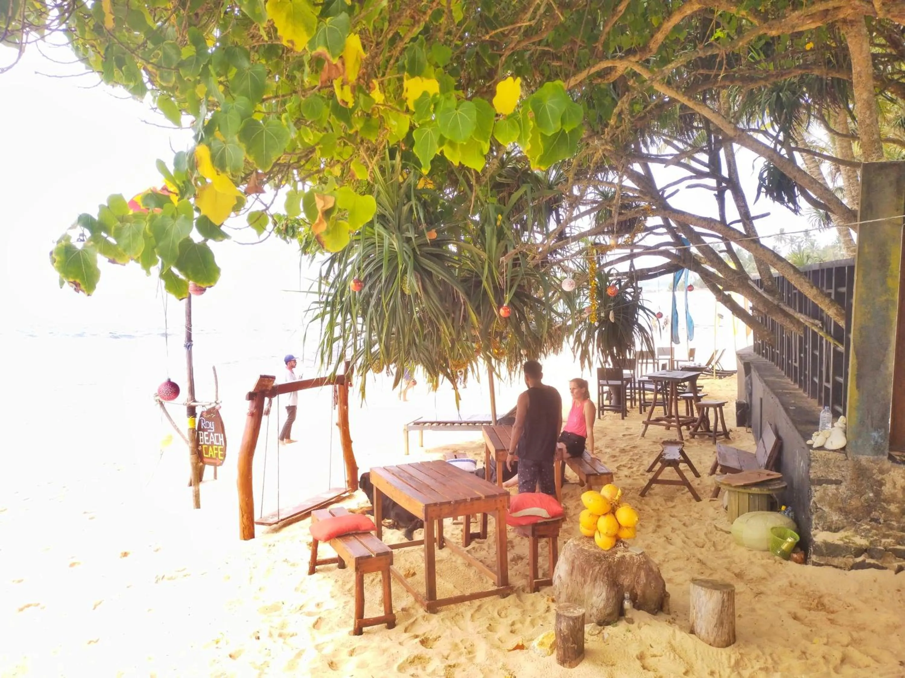Restaurant/places to eat in DALAWELLA BEACH RESORT