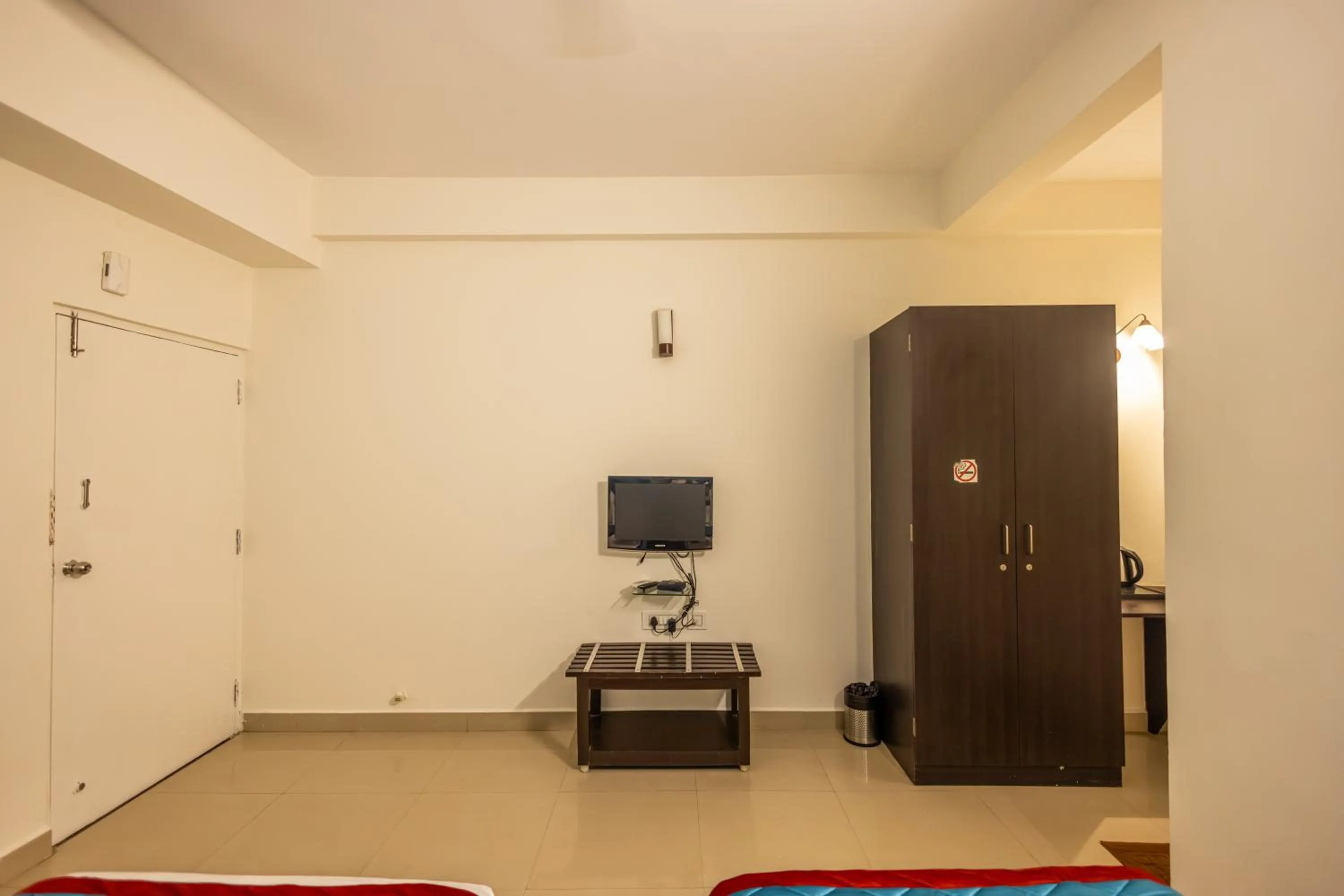 TV and multimedia in Suraksha Stay Brookfield Hotel