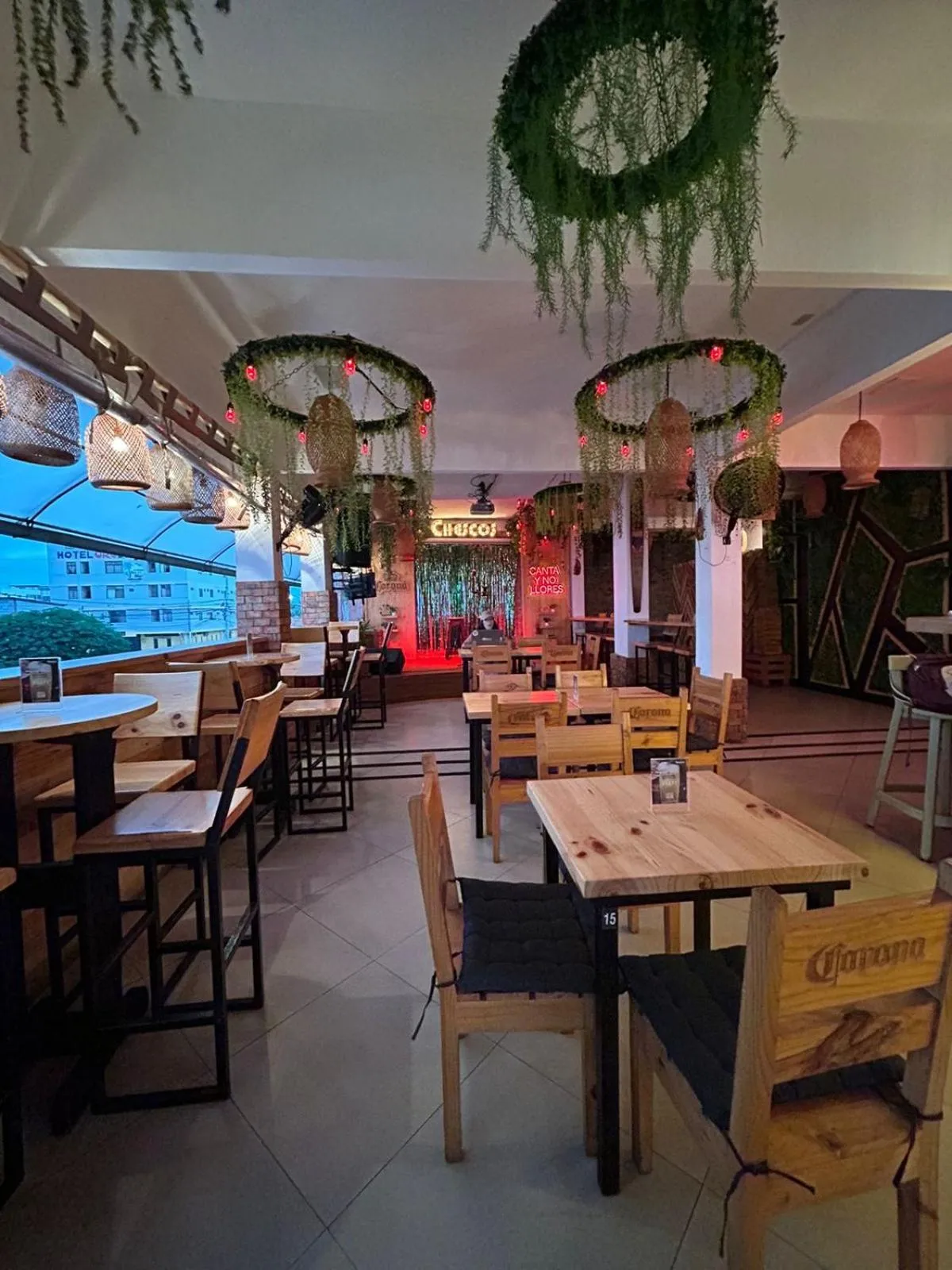 Restaurant/places to eat in Chescos Hotel