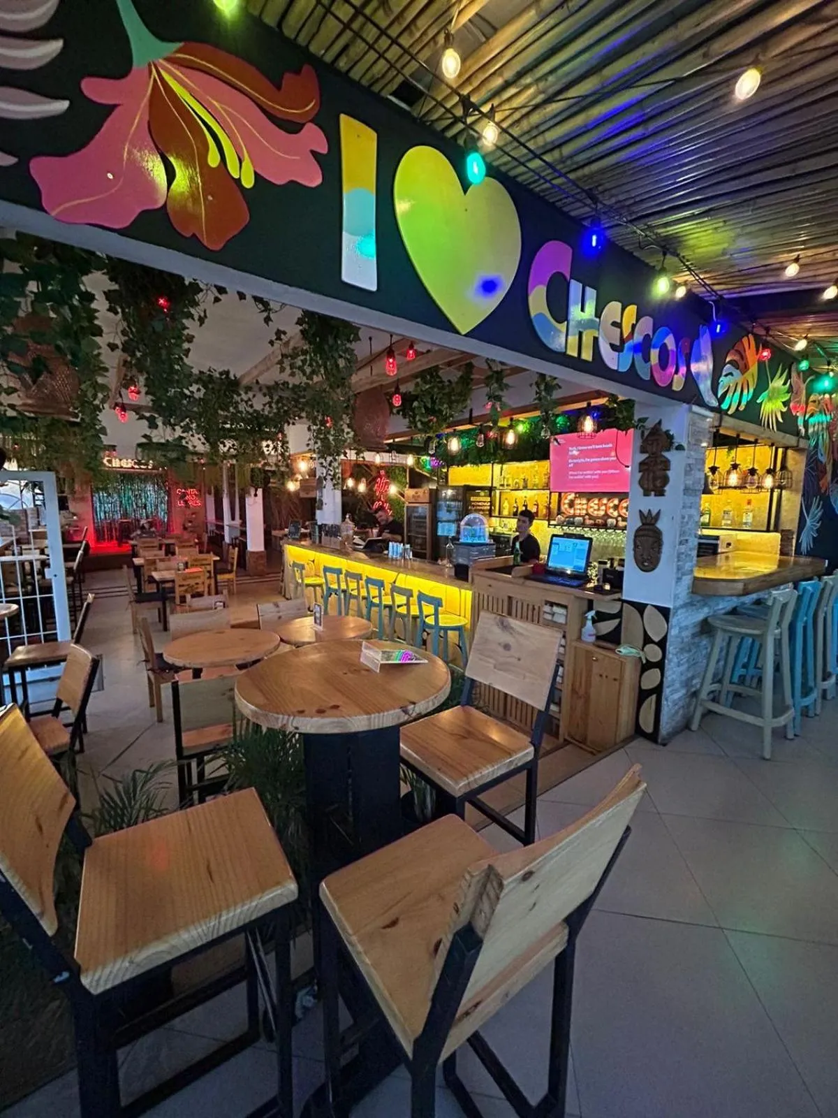 Restaurant/places to eat in Chescos Hotel