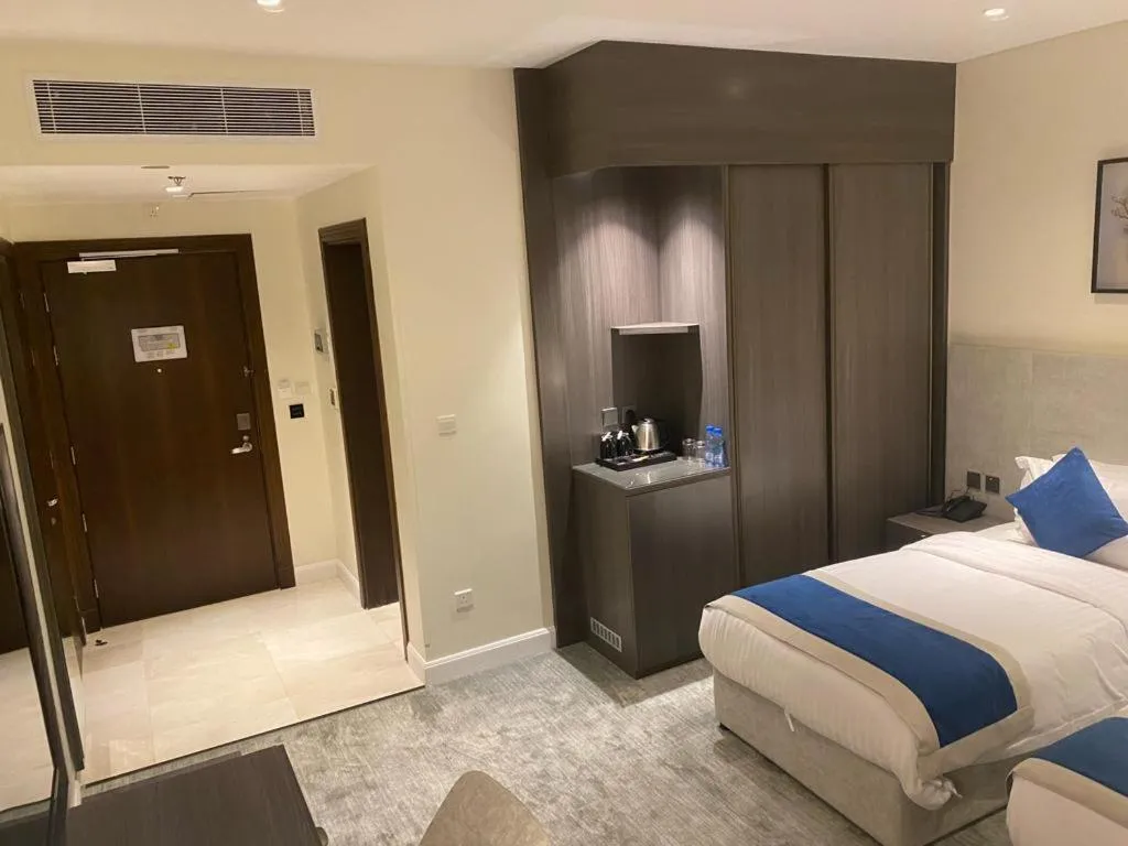 Photo of the whole room, Bed in Savoye Hotel