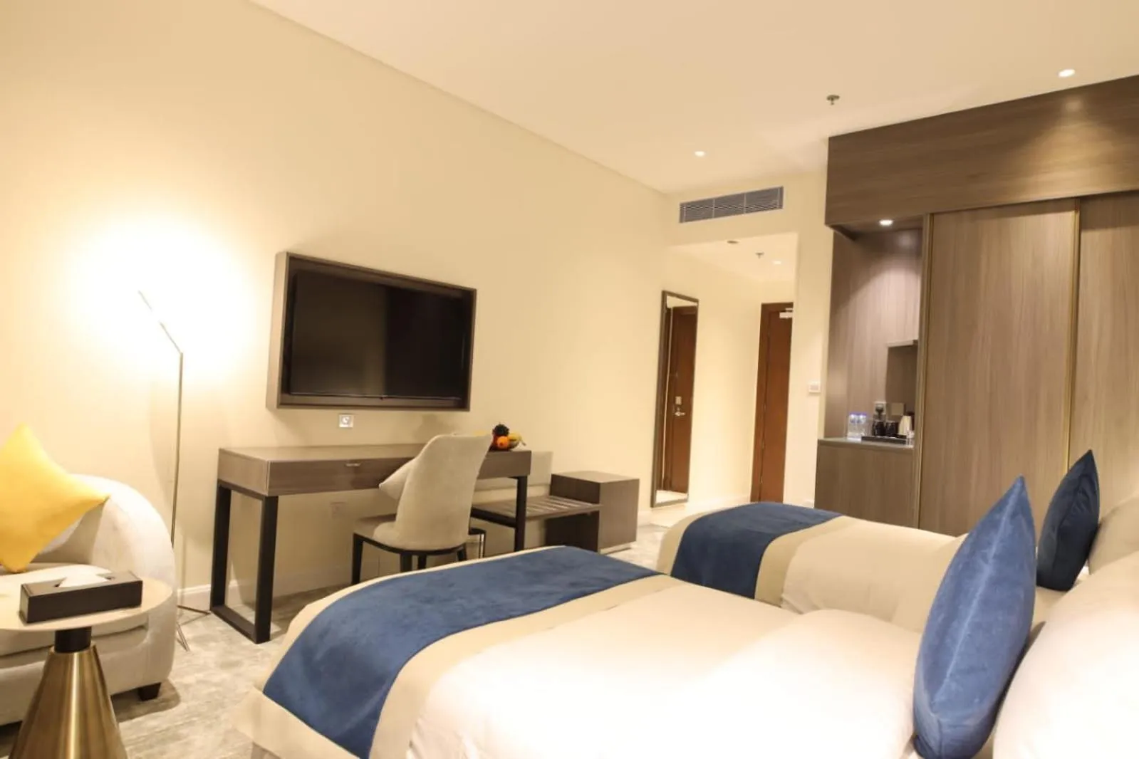 Bedroom, Bed in Savoye Hotel