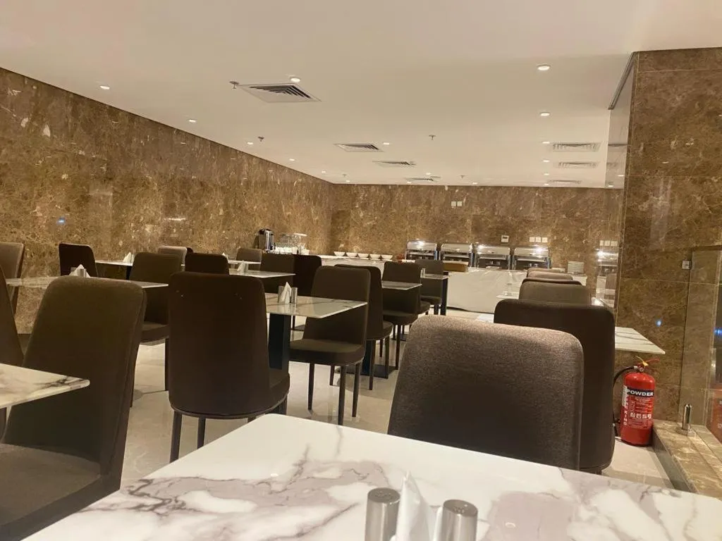Restaurant/places to eat in Savoye Hotel