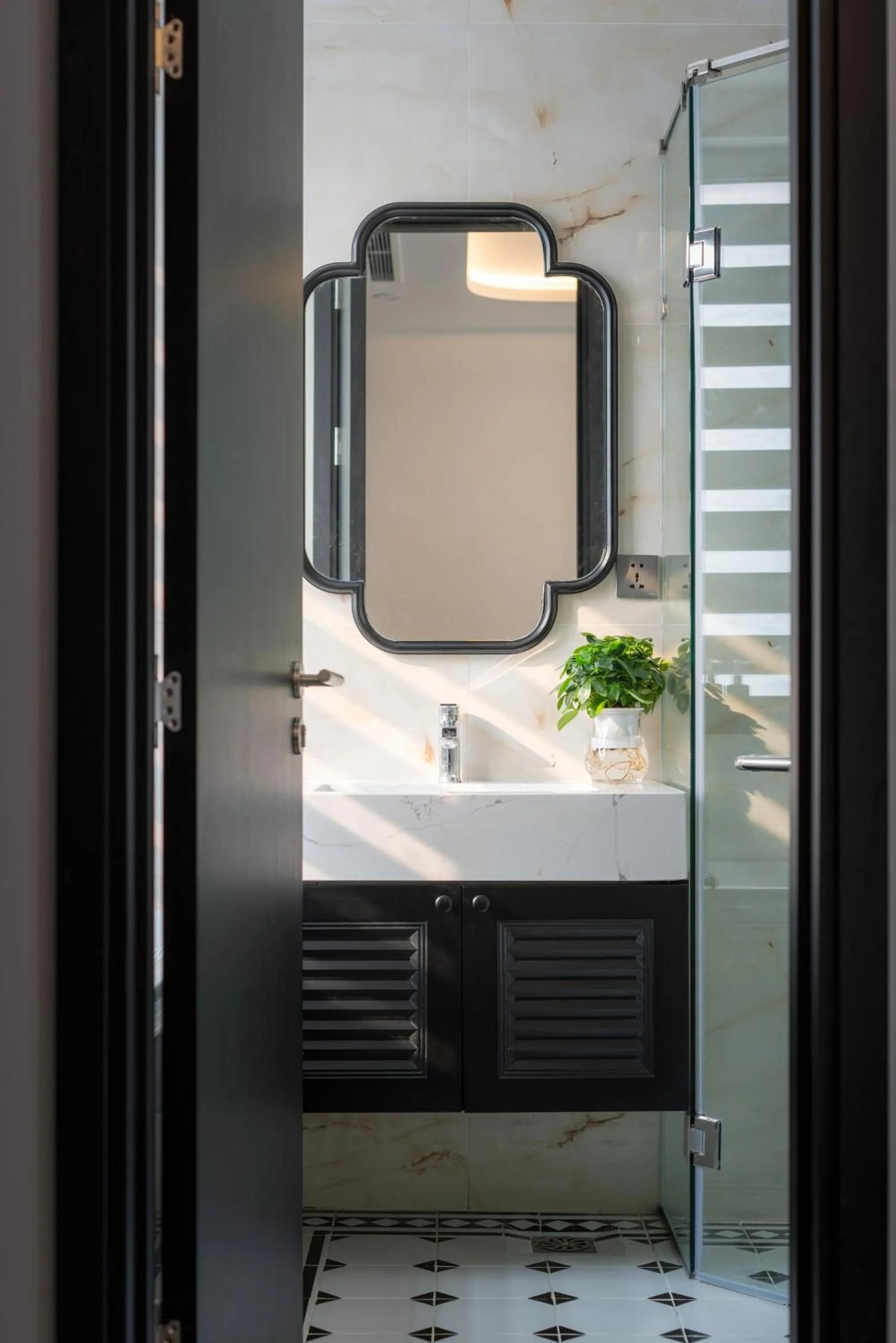 Shower in The Galaxy Home Doi Can Hotel and Apartment