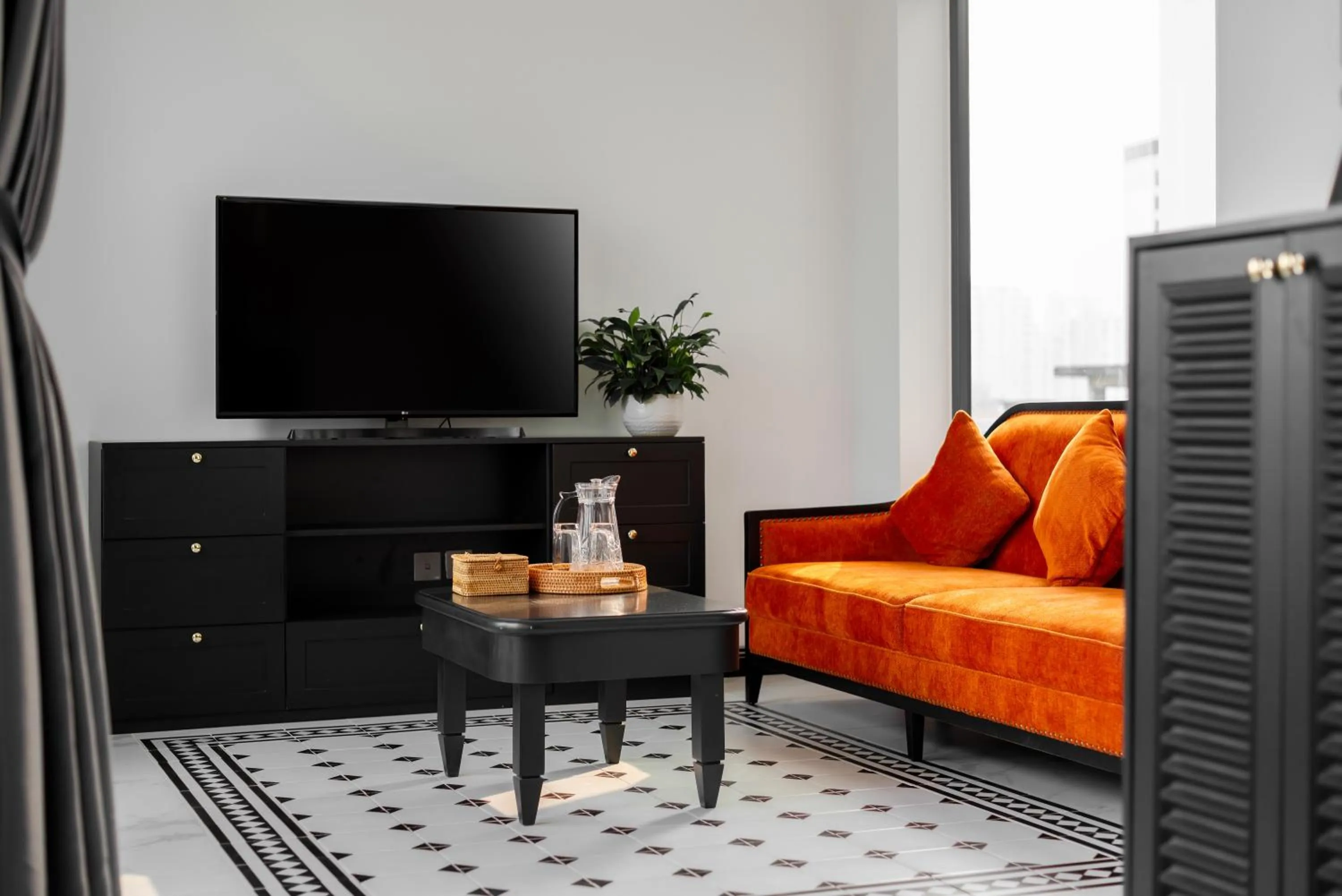 Guests in The Galaxy Home Doi Can Hotel and Apartment