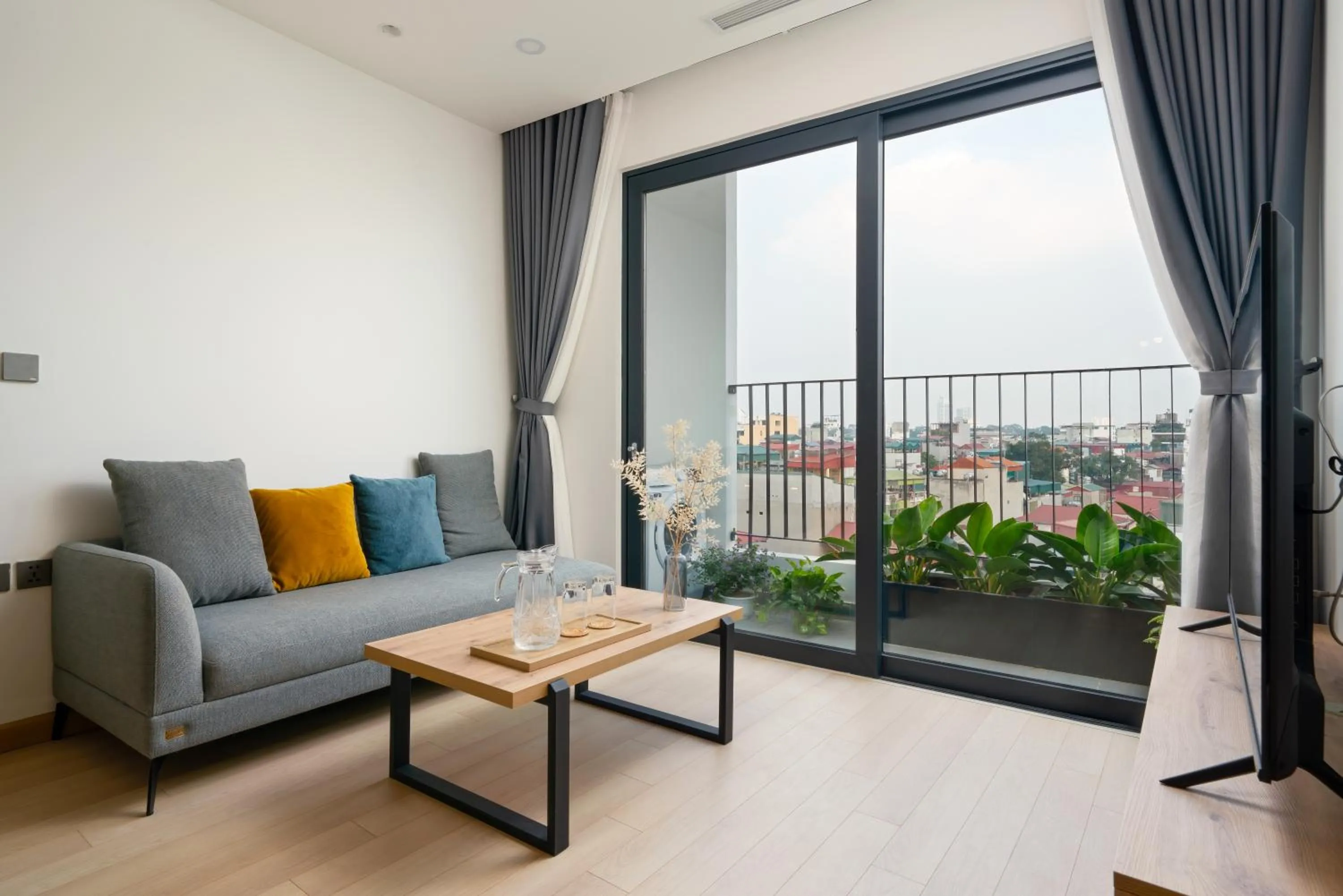 Balcony/Terrace in The Galaxy Home Doi Can Hotel and Apartment