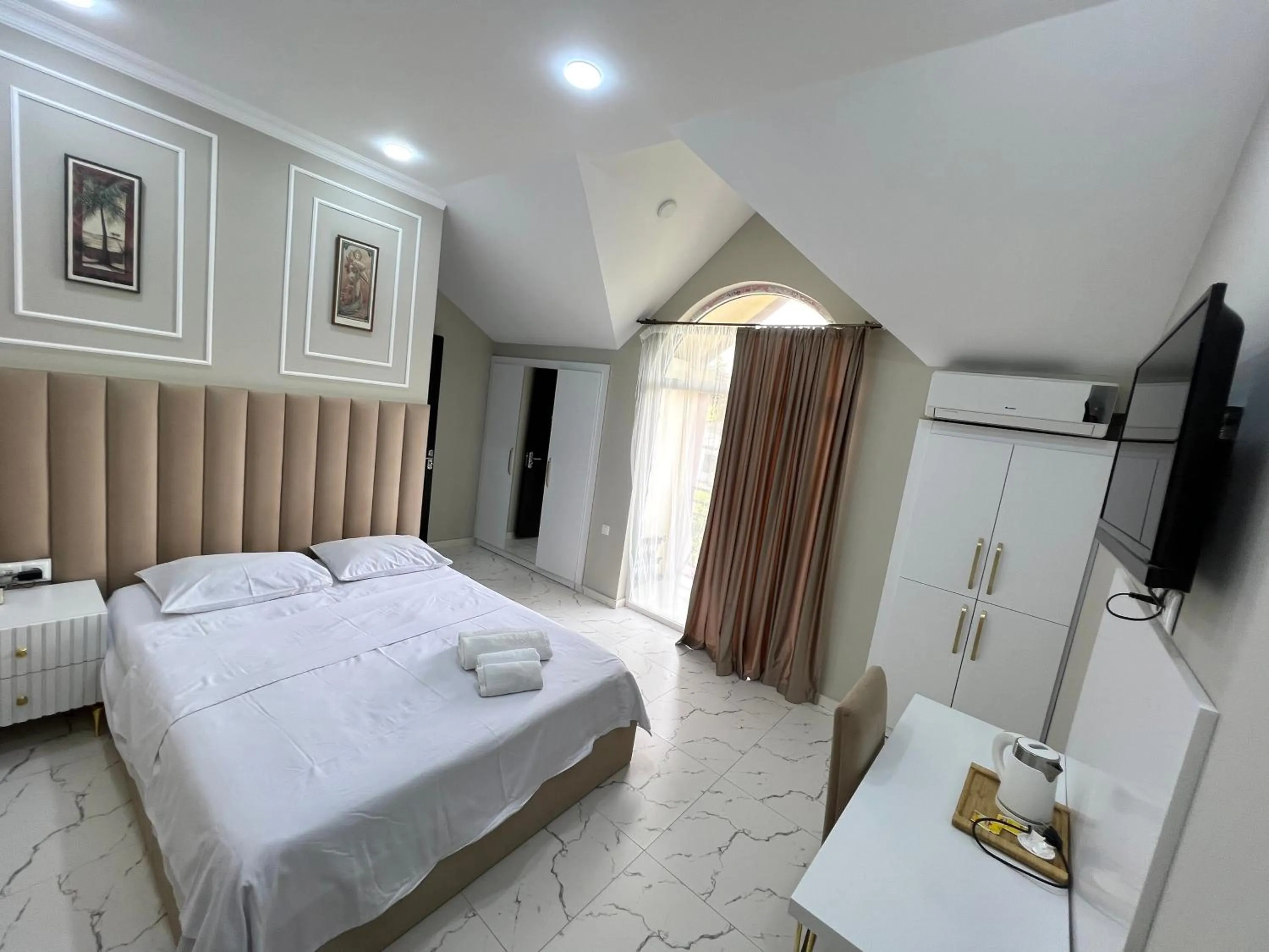 Bed in Four Seasons Hotel