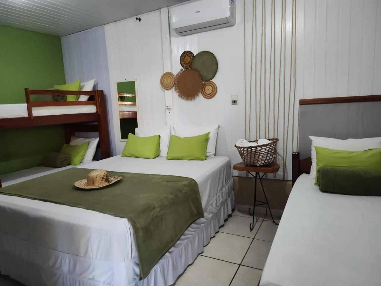 Photo of the whole room, Bed in Hotel Coração Verde