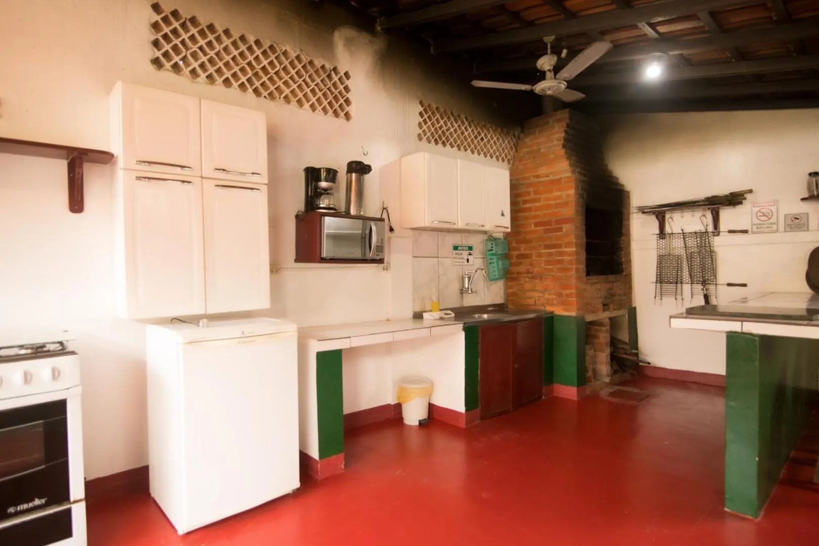 Kitchen or kitchenette in Hotel Coração Verde