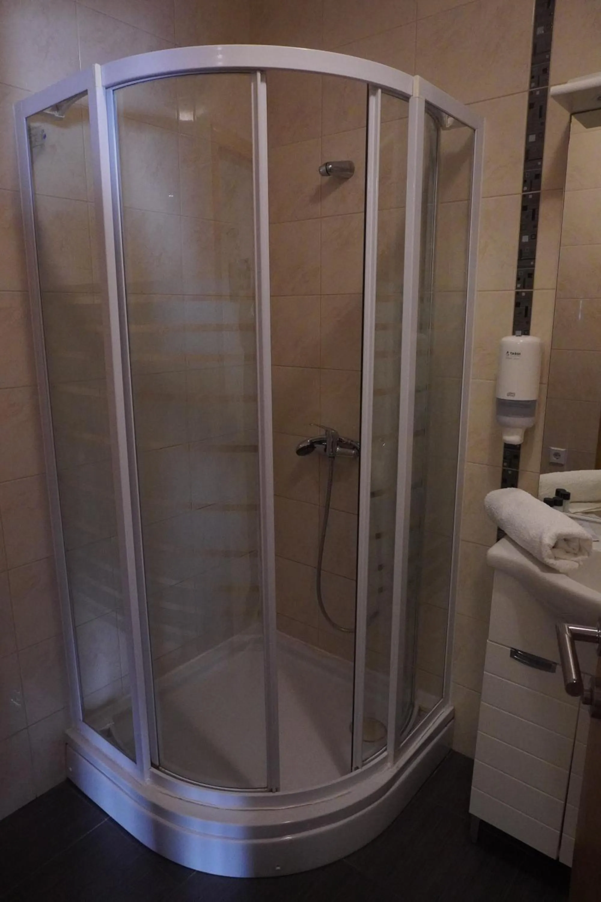 Shower in Guest House Maritimo