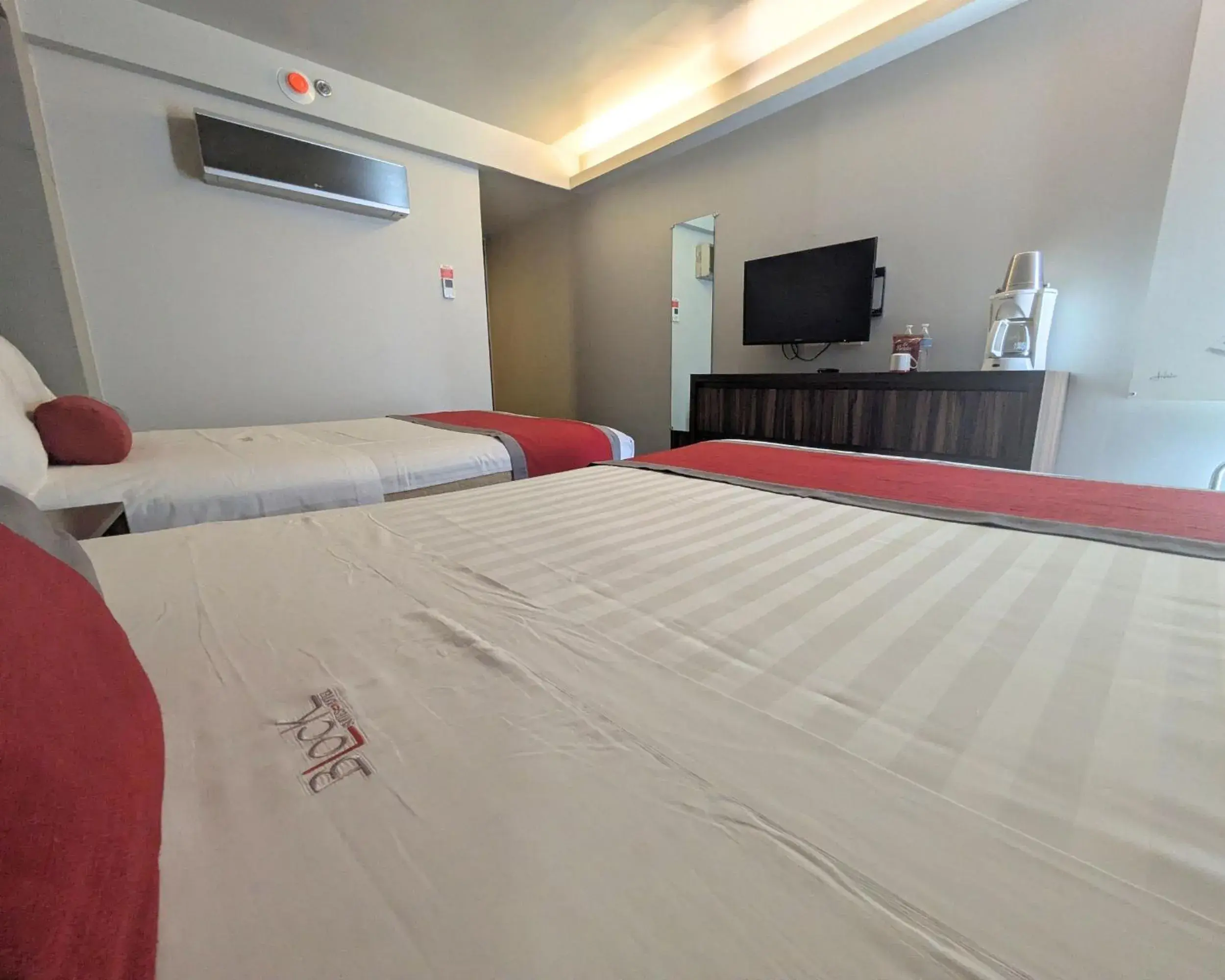 Bed in Hotel Block Suites Bed in Hotel Block Suites