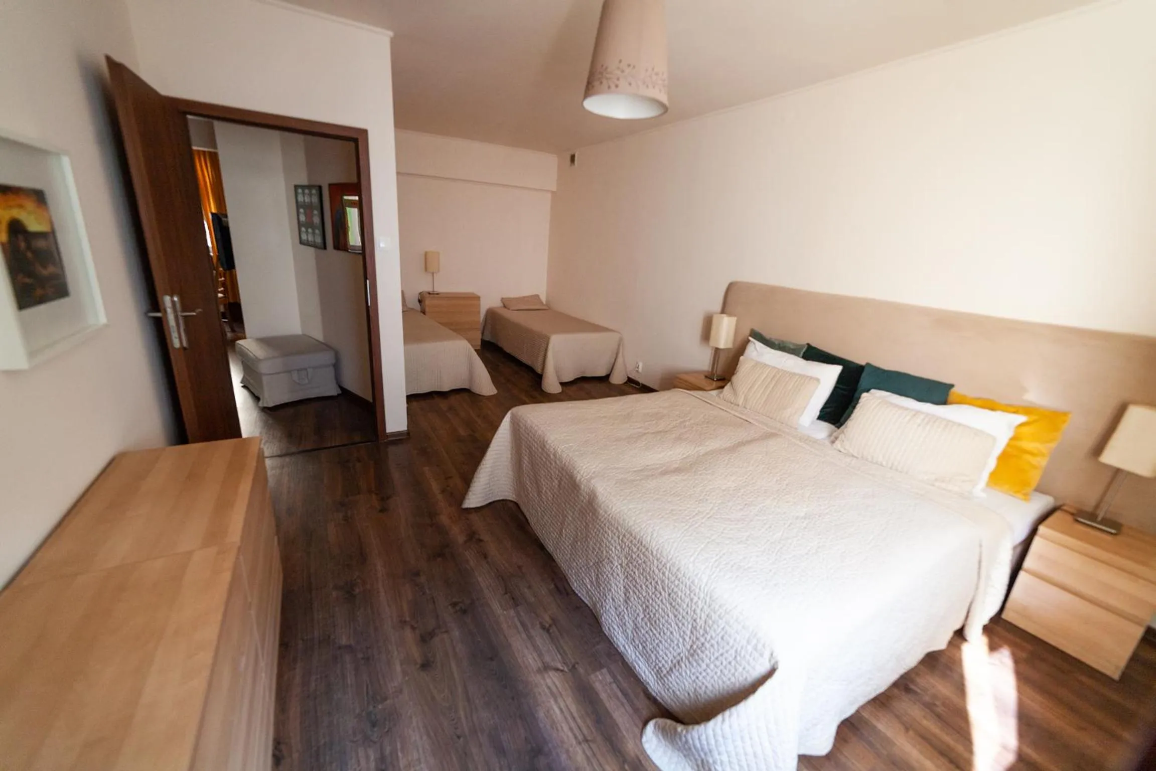 Bedroom, Bed in Lounge Apartments