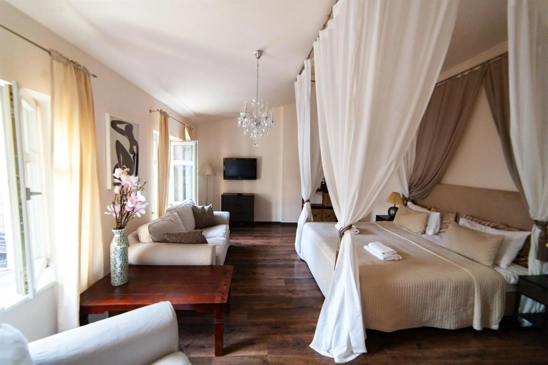 Bedroom, Bed in Lounge Apartments