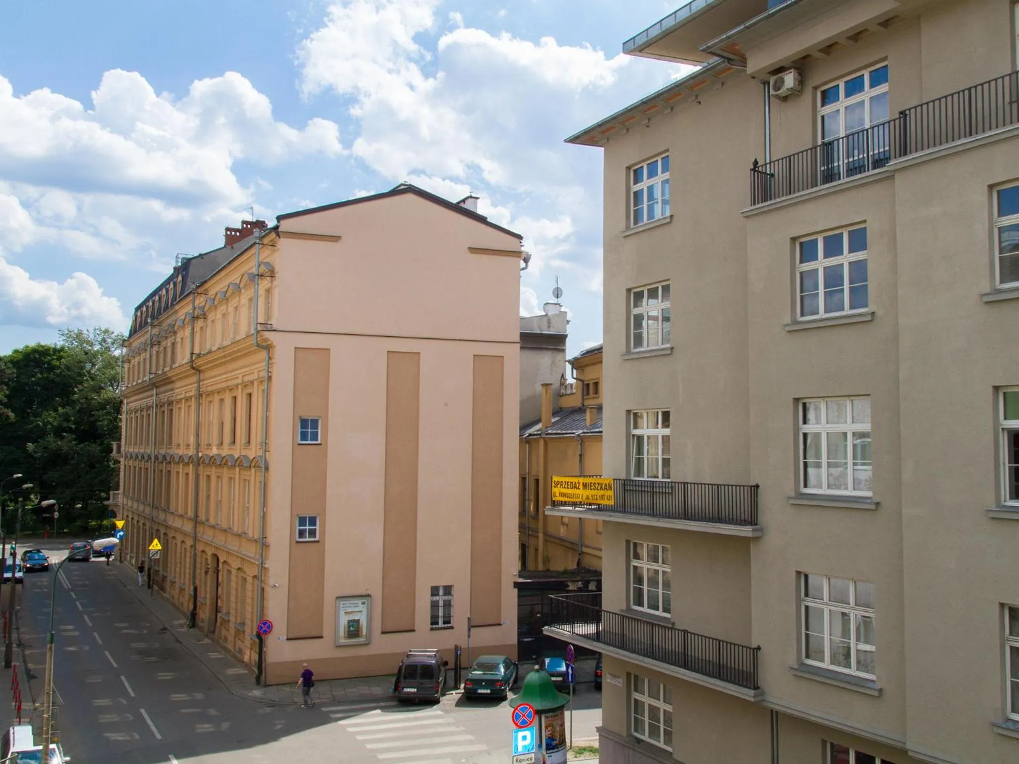 Property building in Lounge Apartments